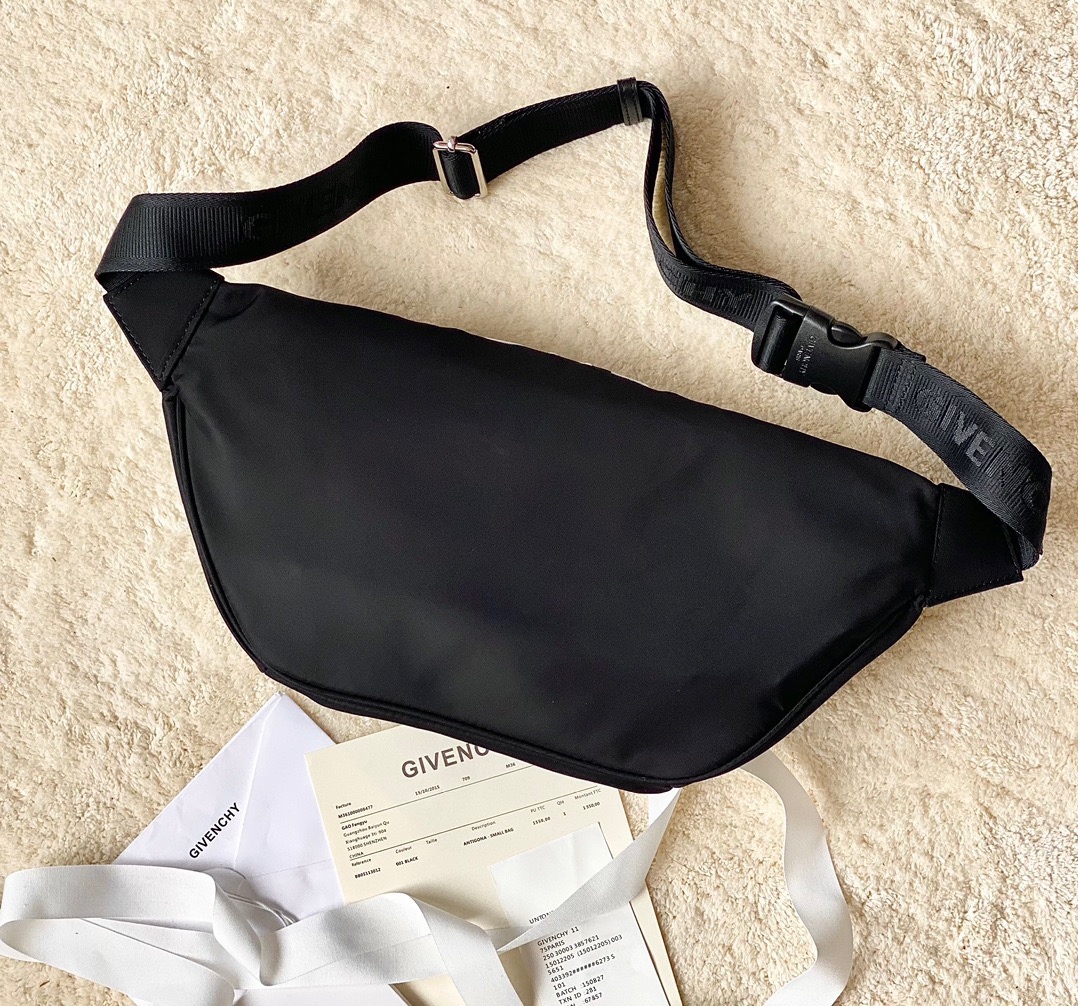 [TOP] GIVENCHY Cross Body Bag 37*18*4- Black