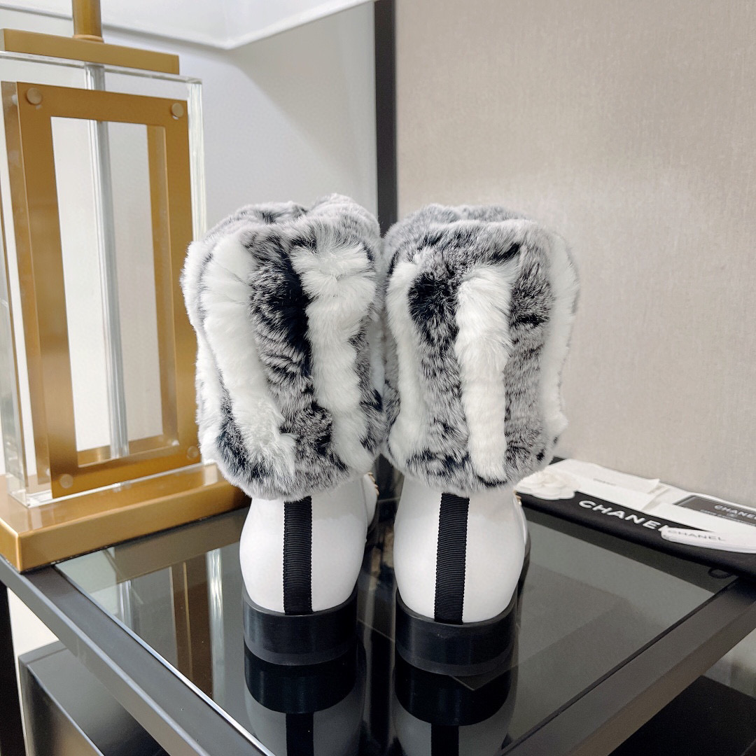 [TOP] CHANEL Lambskin Boots with Rabbit Fur Sleeve - White