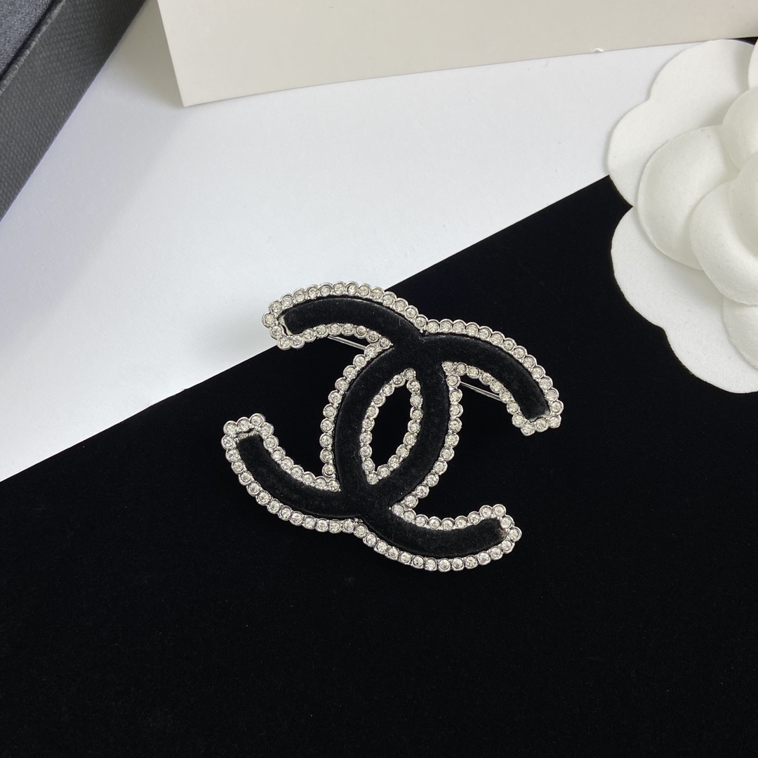 [TOP] CHANEL Brooch Collections