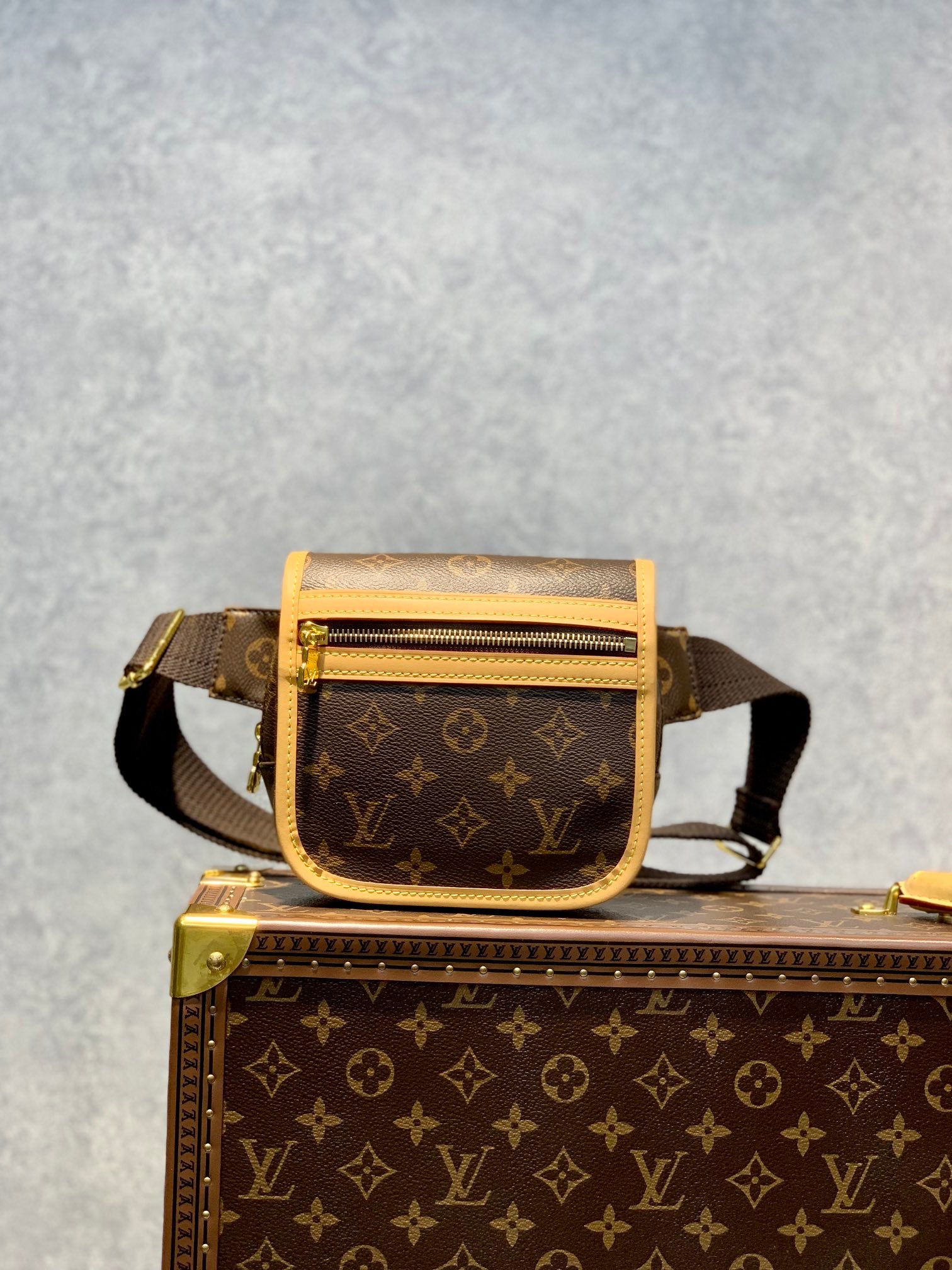 [TOP] Louis Vuitton LV L*V Bosphore Waist Bum Bag Monogram Pouch