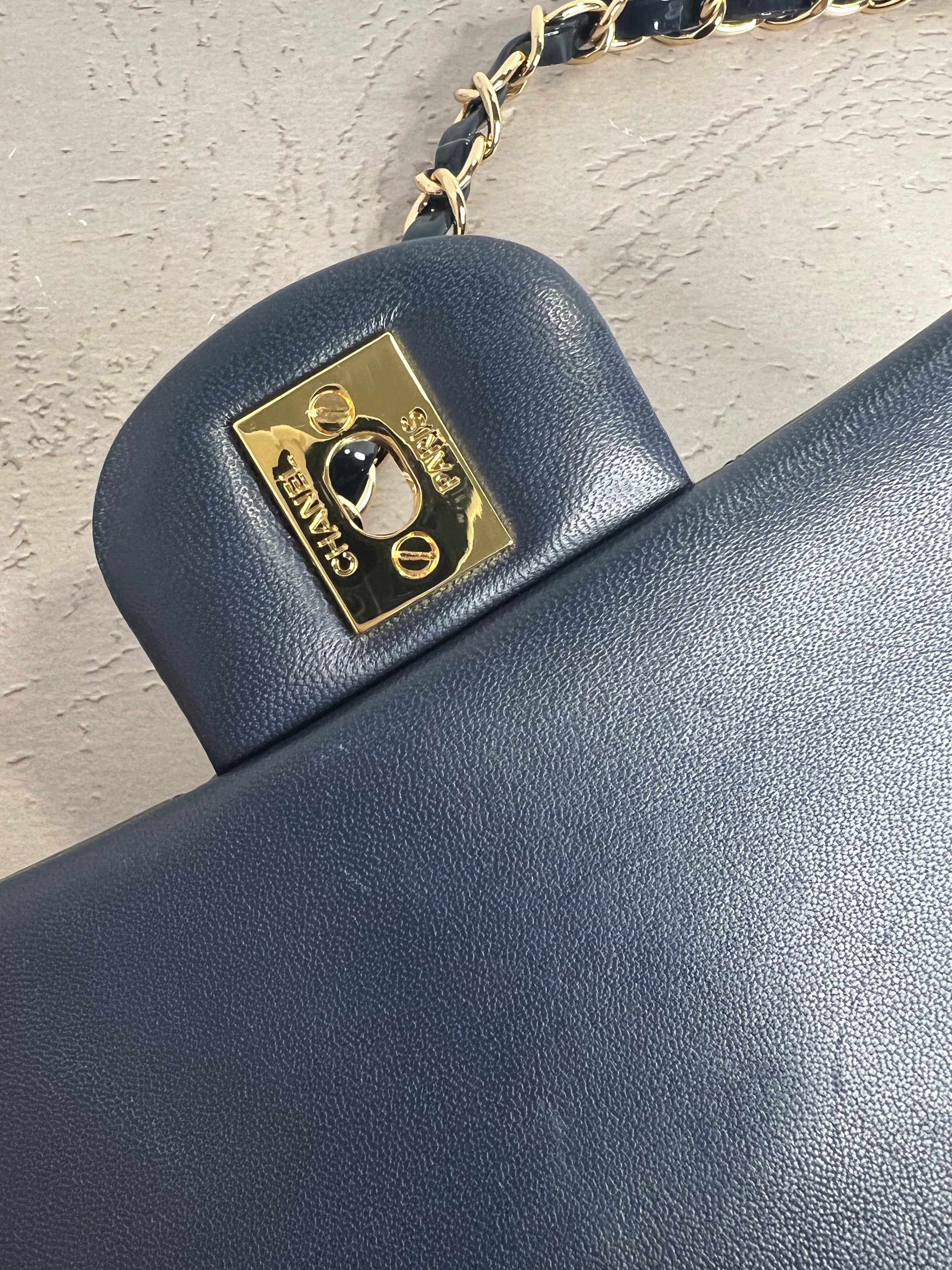 [TOP] CHANEL Classic Flab Bag Patent Leather New Mini 20cm - Dark Blue