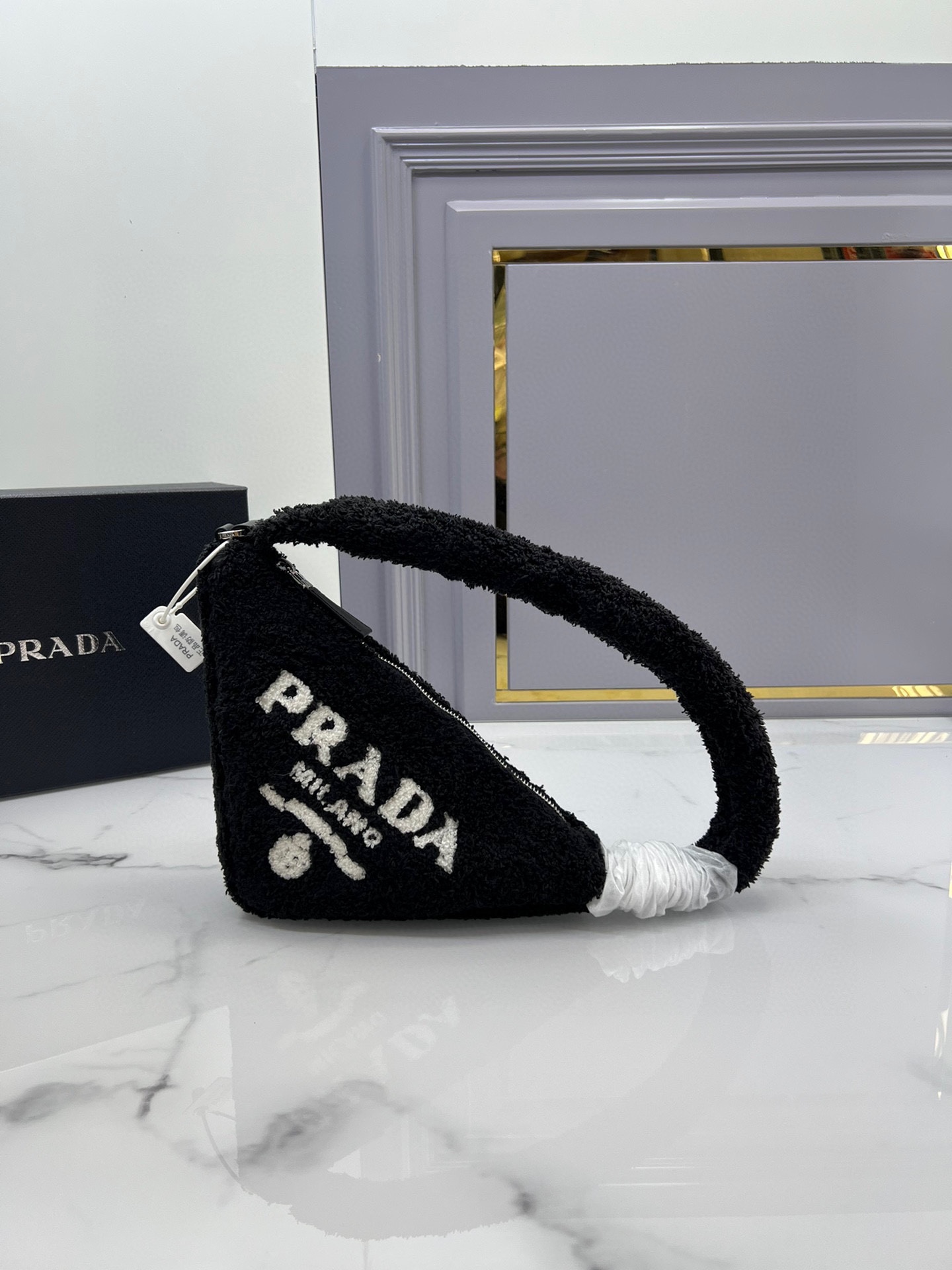 [TOP] PRADA Plush Triangle Bag 26x16x5cm - 2 Color