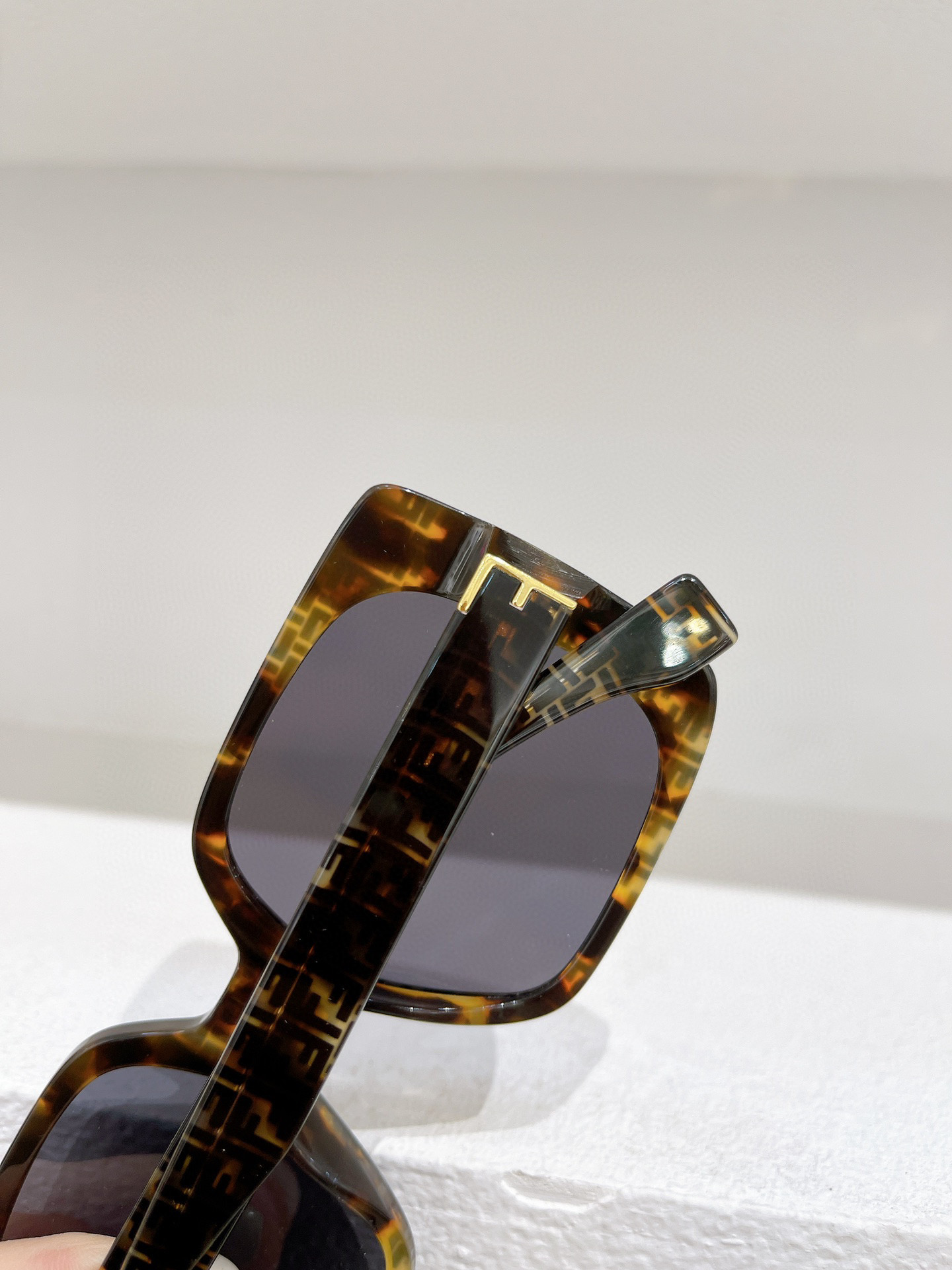 [TOP] FENDI Sunglasses - 4 Colours