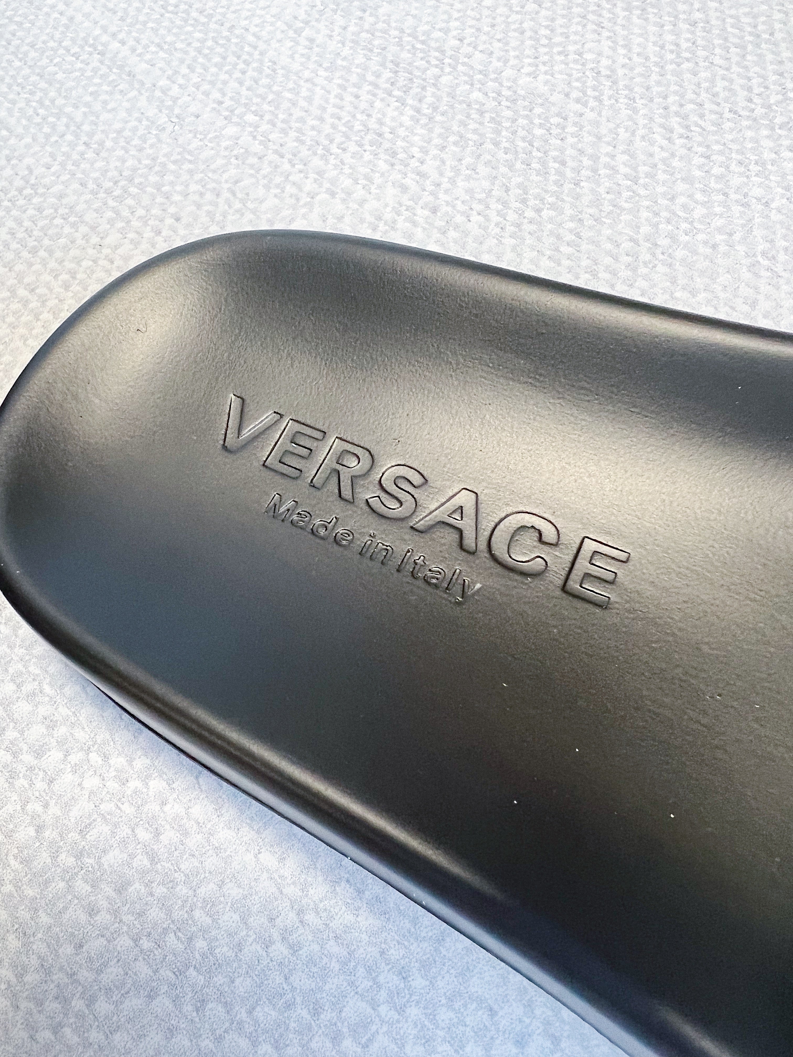 [TOP] VERSACE Medusa Rubber Slides - Black