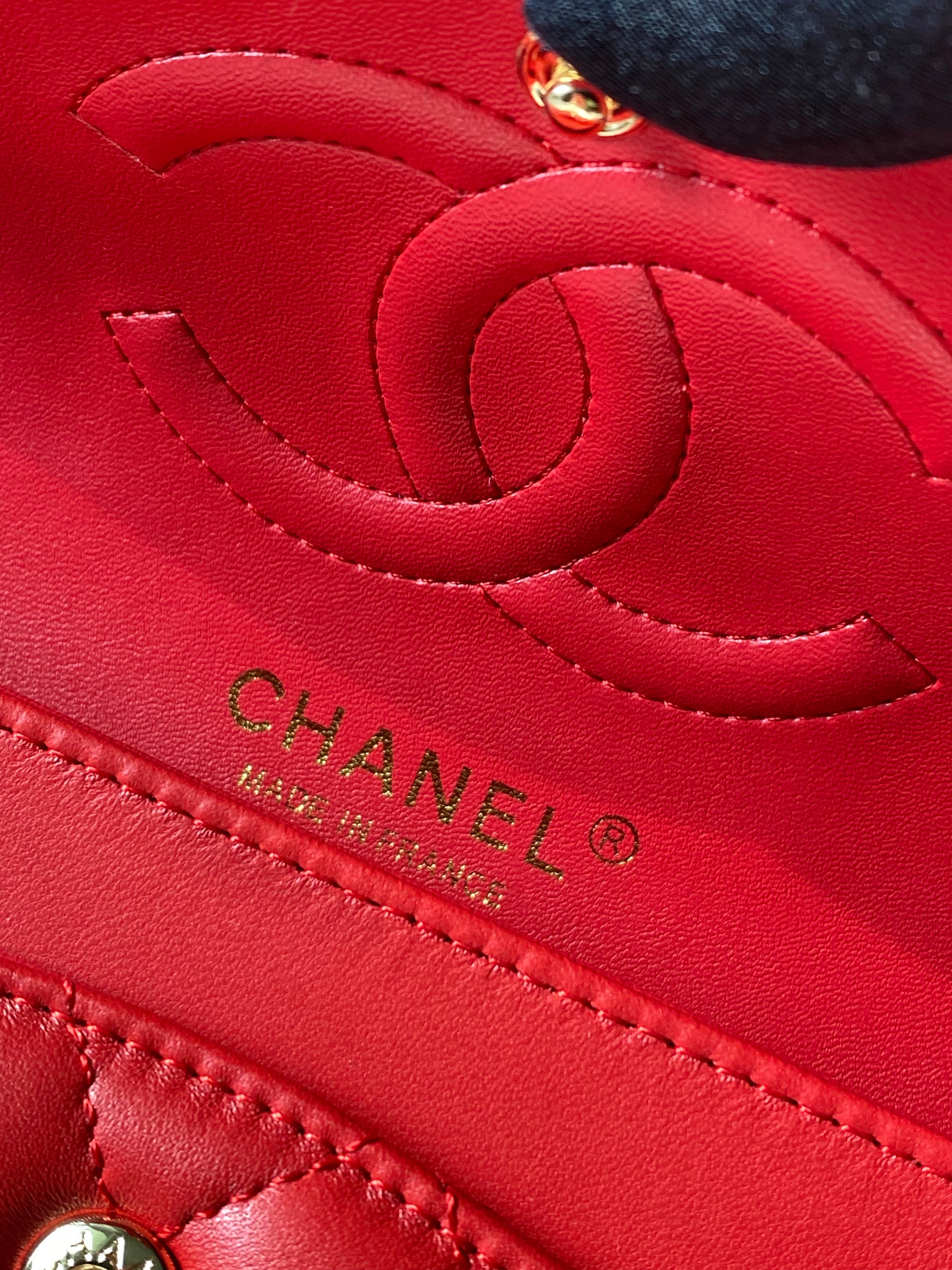 [TOP] CHANEL Classic Flap Bag Lambskin Medium 25.5cm – Red & GHW