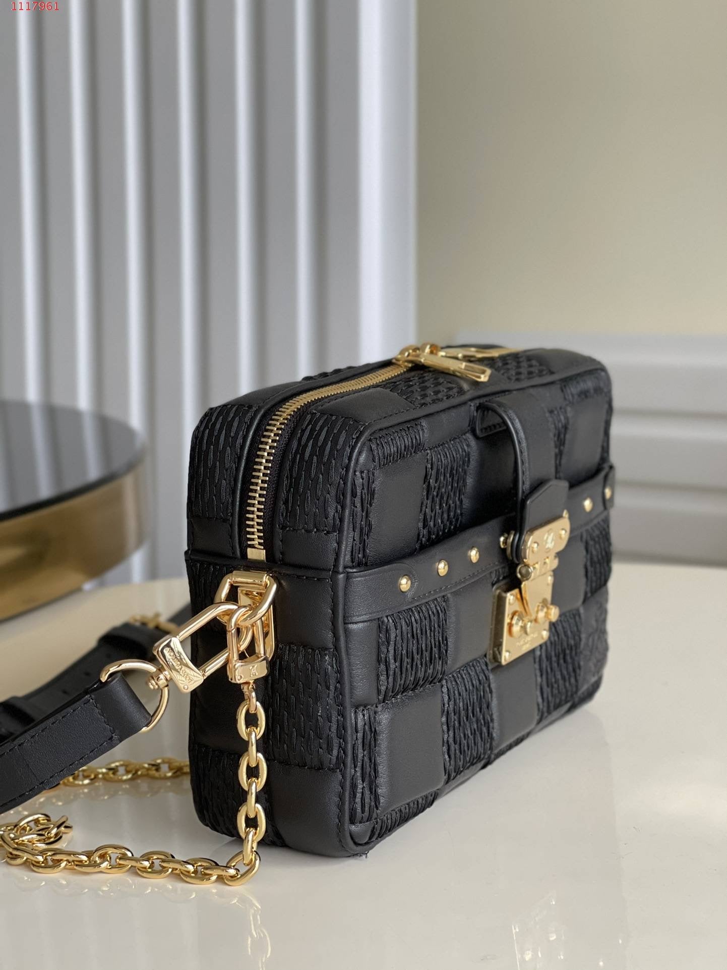 [TOP] Louis Vuitton LV L*V Troca PM 17 x 7 x 25.5 cm- Black