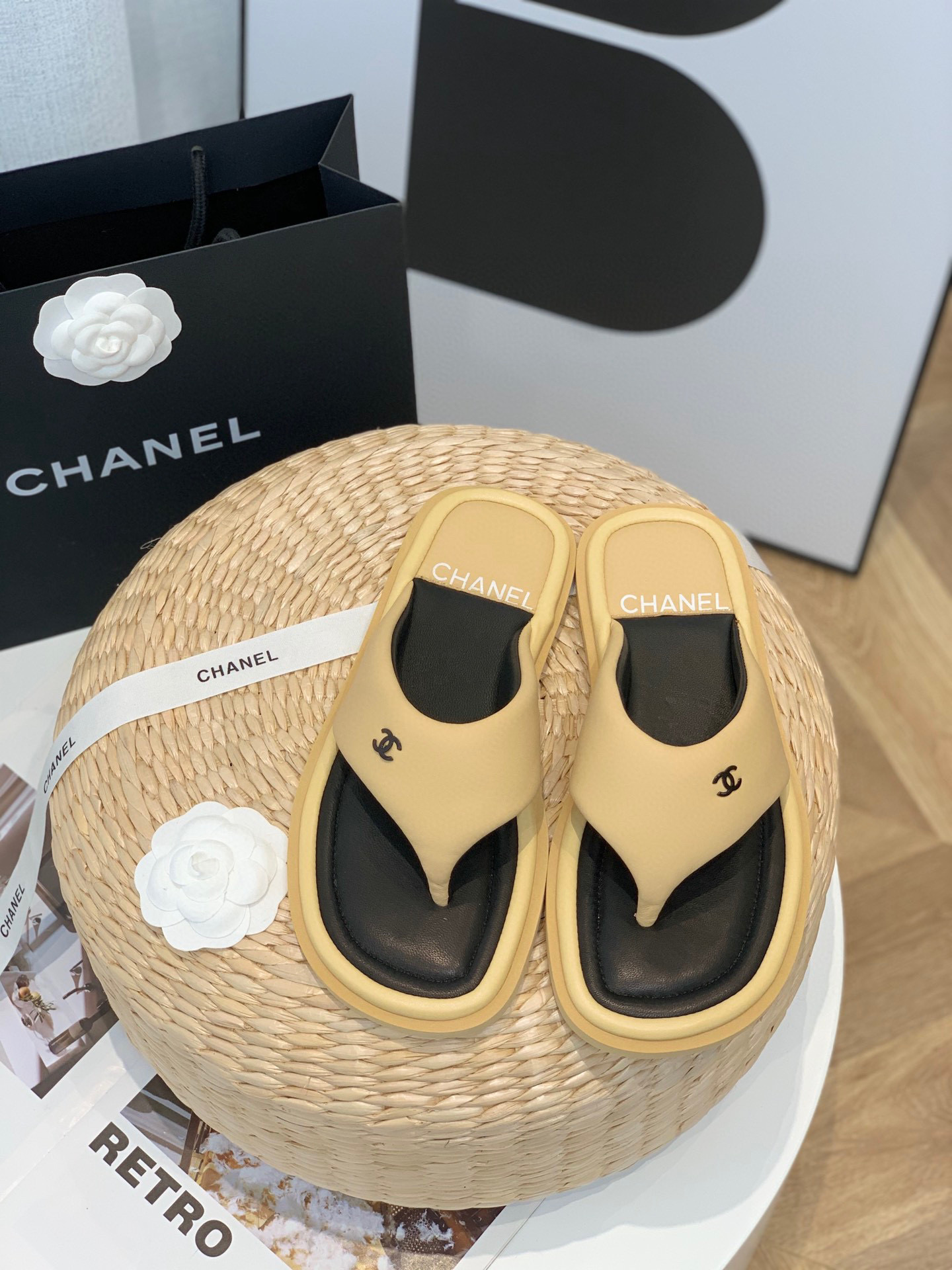 [TOP] CHANEL Puffy Thong Sandals Lambskin - 7 Colours