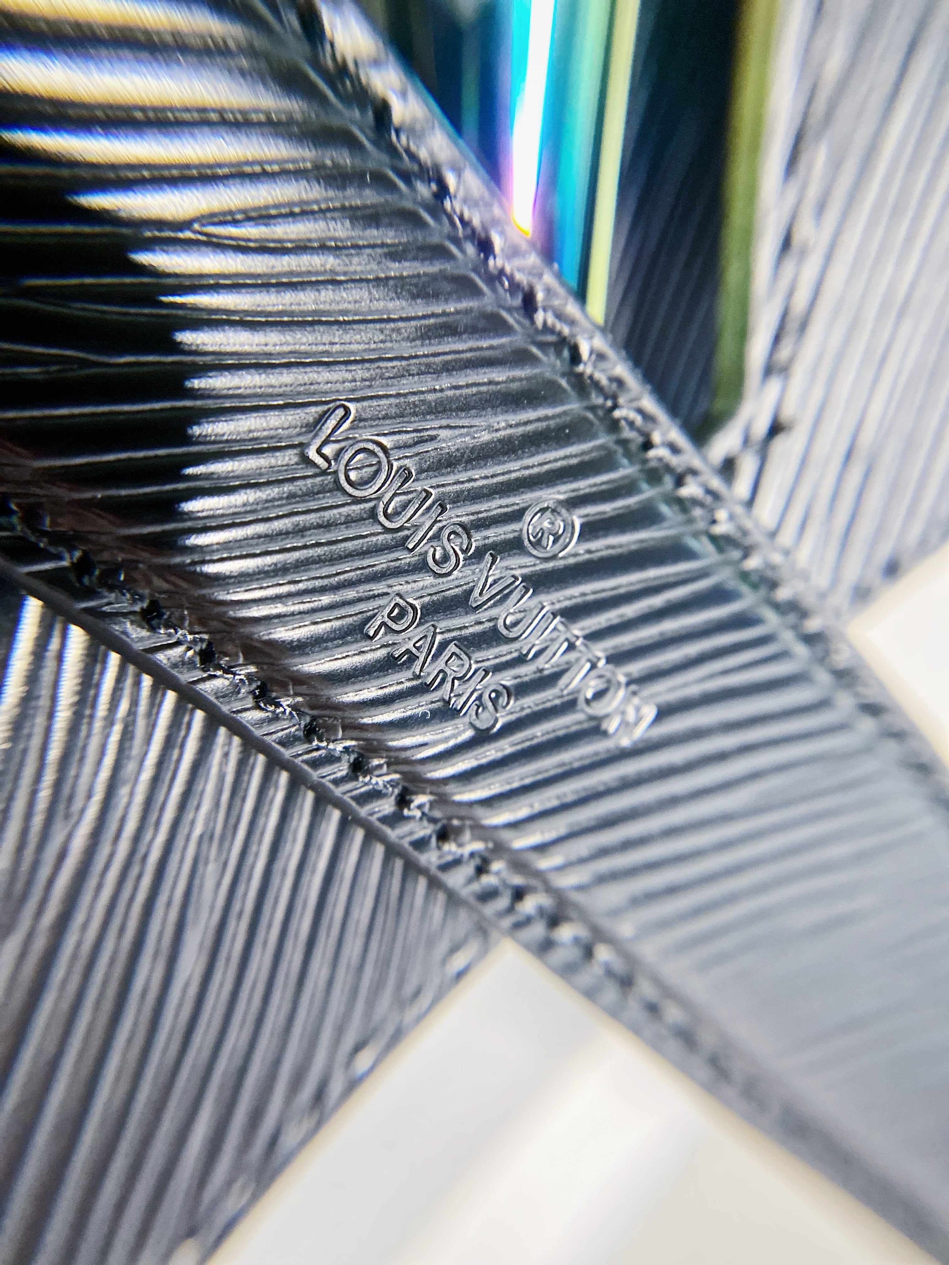 [TOP] Louis Vuitton LV £V Epi Twist Chain Bag 23X17X9.5CM - BLACK