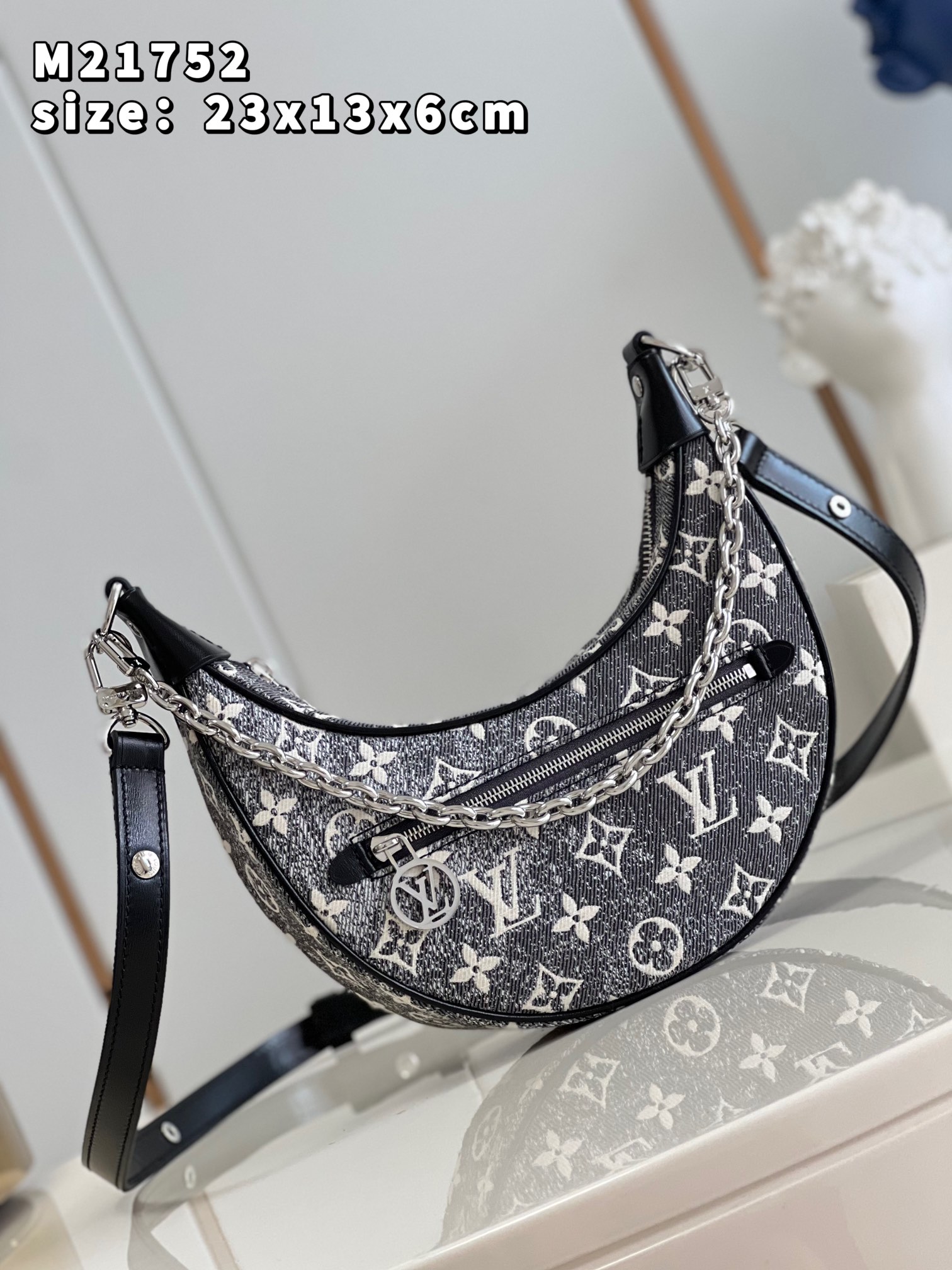 [TOP] Louis Vuitton LV  Loop Monogram Bag 23 x 13 x 6cm- Black