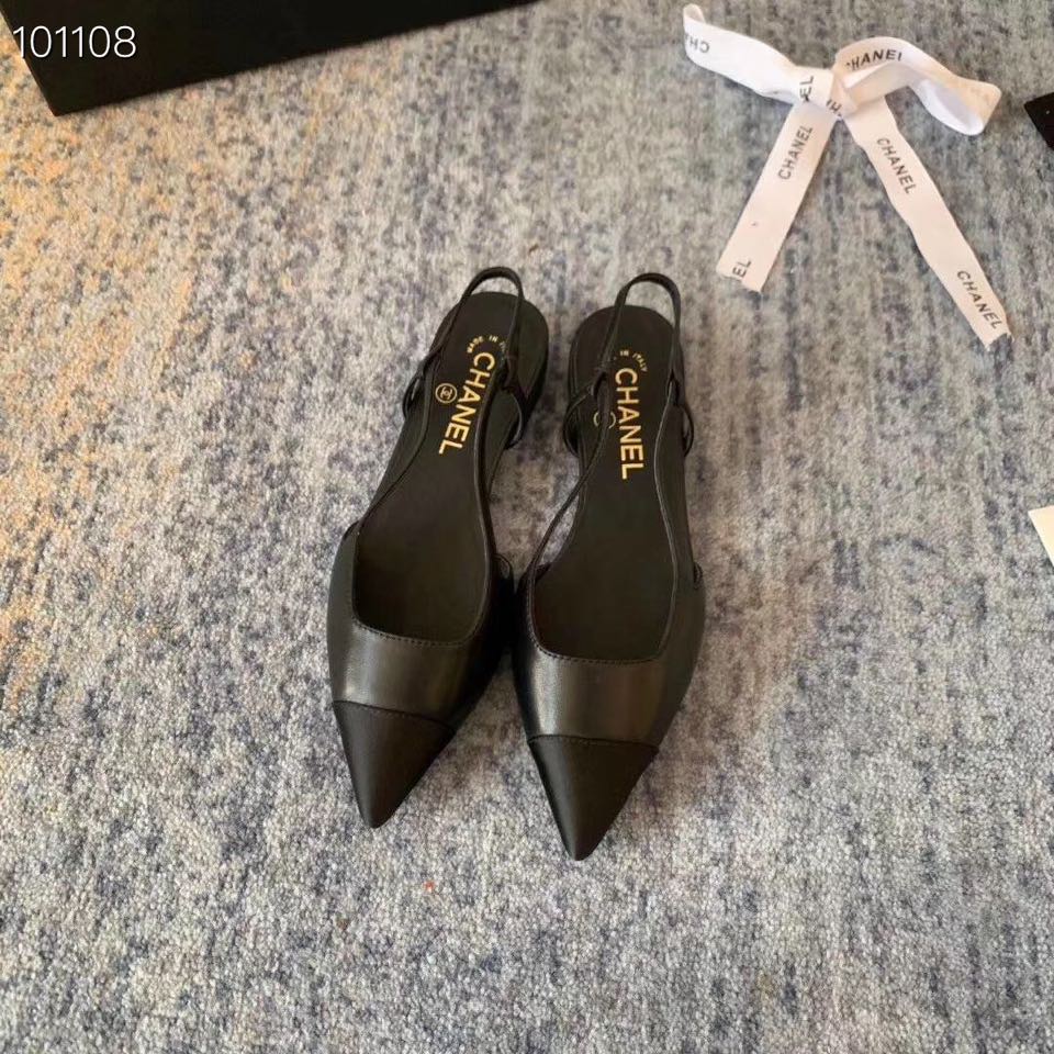 [TOP] CHANEL Two Tone Pointed Flats  - 2 Colours