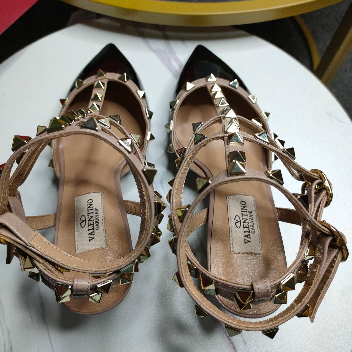 [TOP] VALENTINO  R0ckStud Nude T-Strap Patent Leather - Black