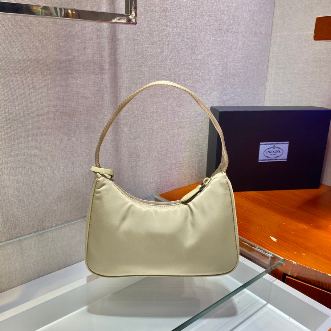 [TOP] PRADA Re-Edition Bag Hobo Nylon - Desert Beige