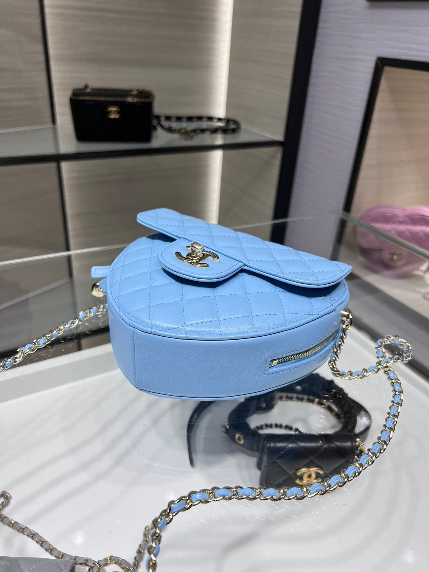 [TOP] CHANEL Heart Bag Large 16.5x18x6.5cm - Blue & GHW