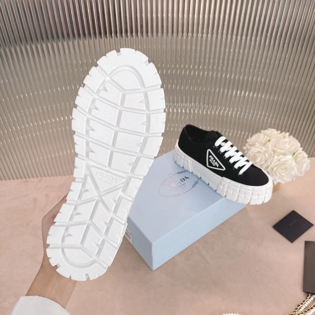 [TOP] PRADA Triangle Logo Sneaker - Black