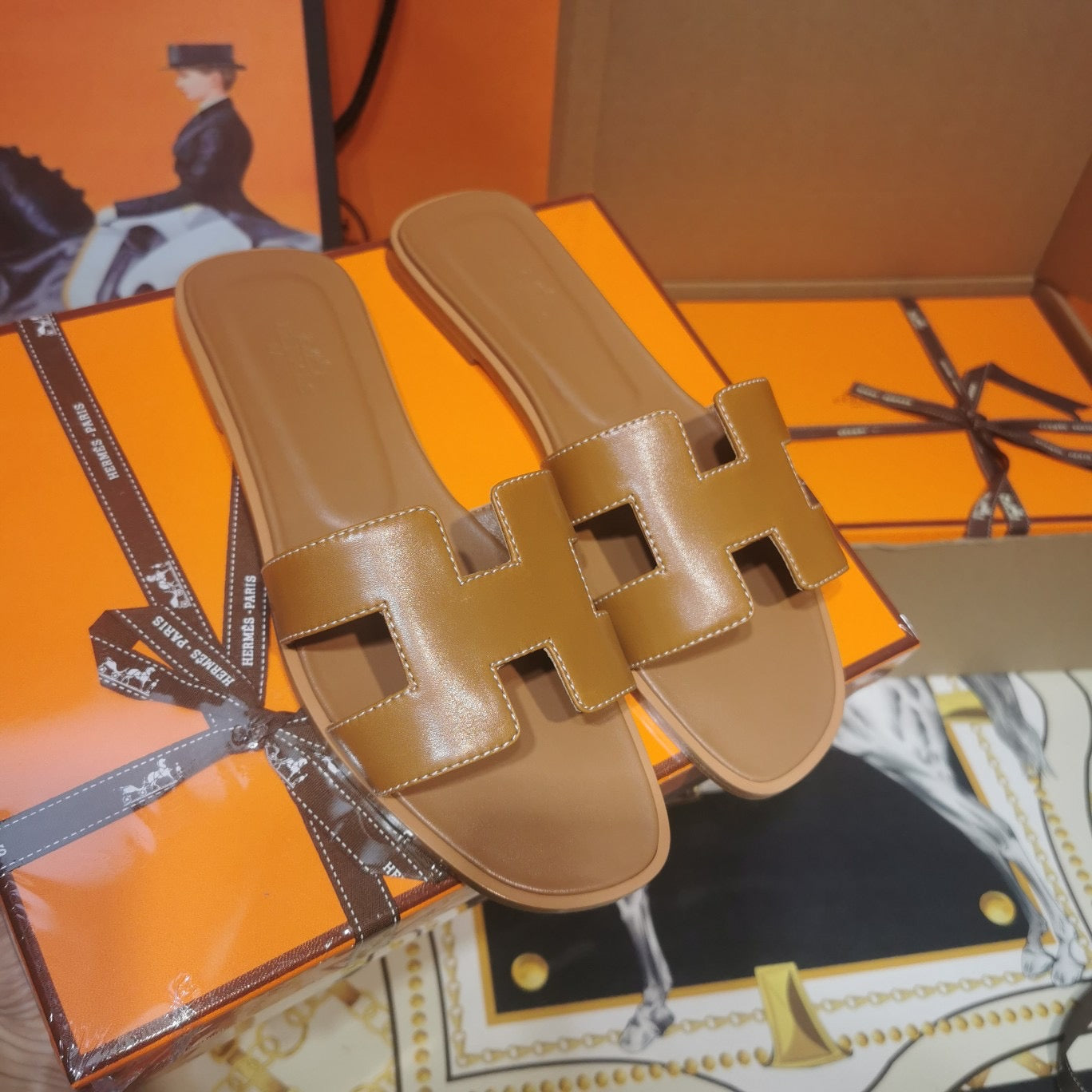 [TOP] HERMES Oran Sandals - Gold Piqures Ecrues