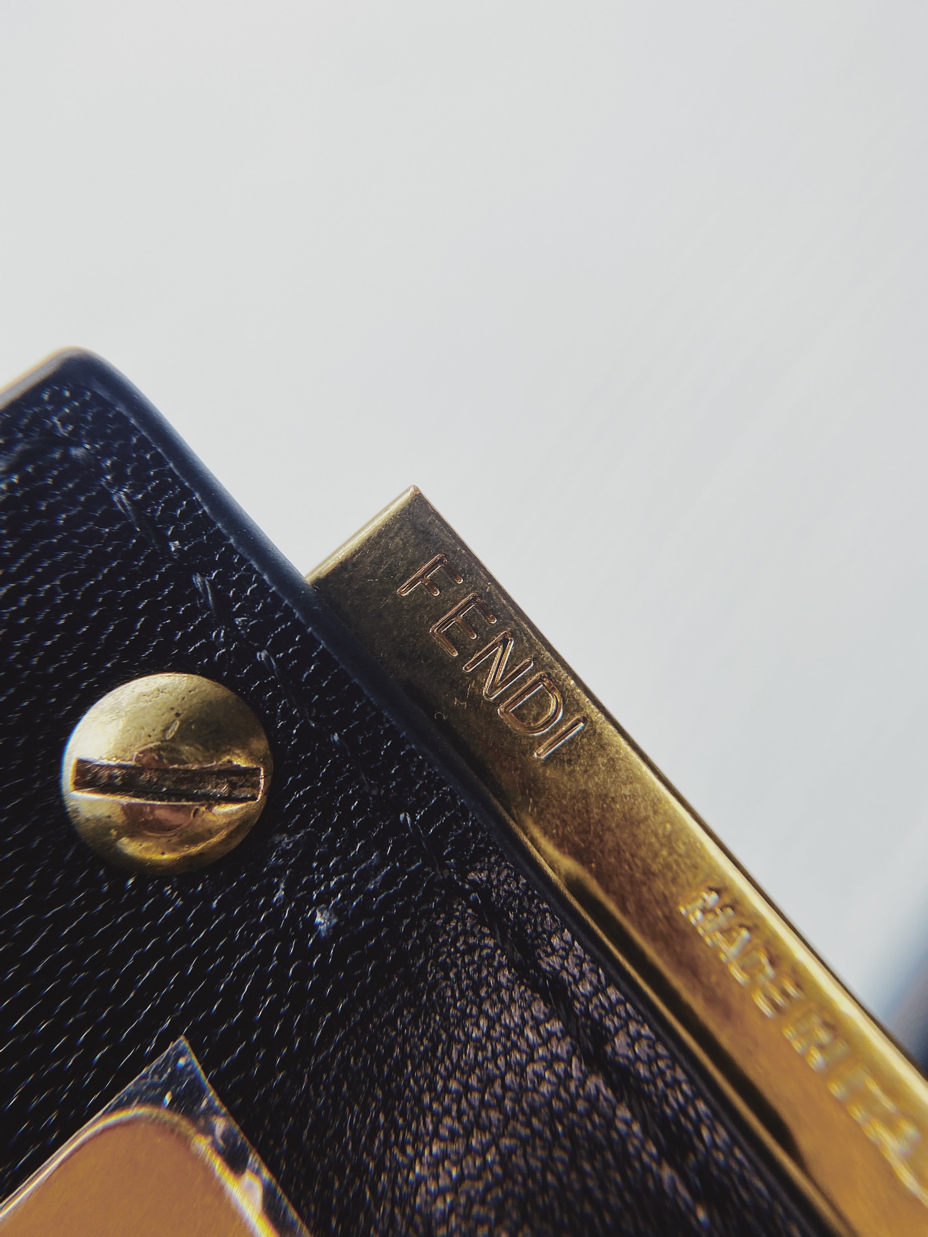 [TOP] FENDI White Baguette Shoulder Bag