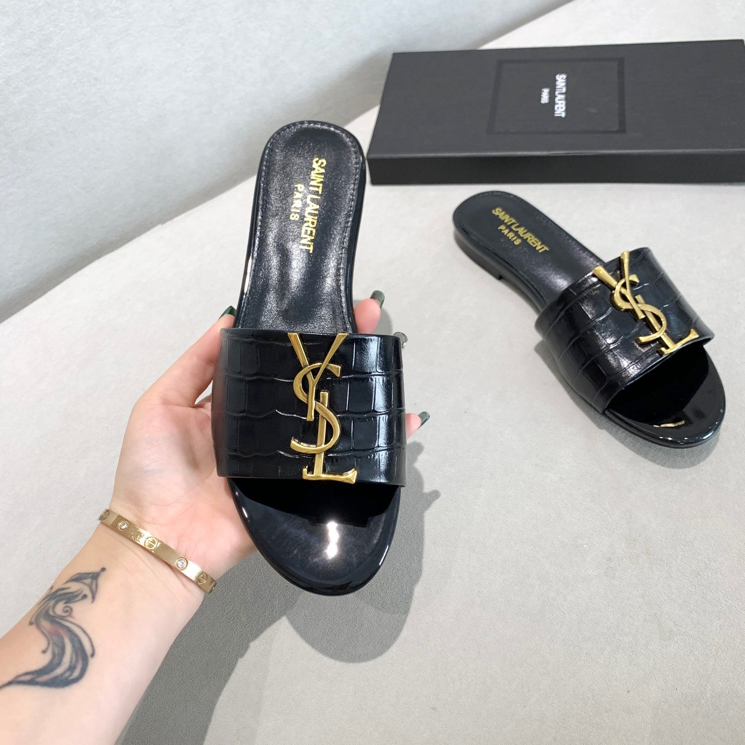 [TOP] Yves Saint Laurent YSL Monogram Croc Slide - Black