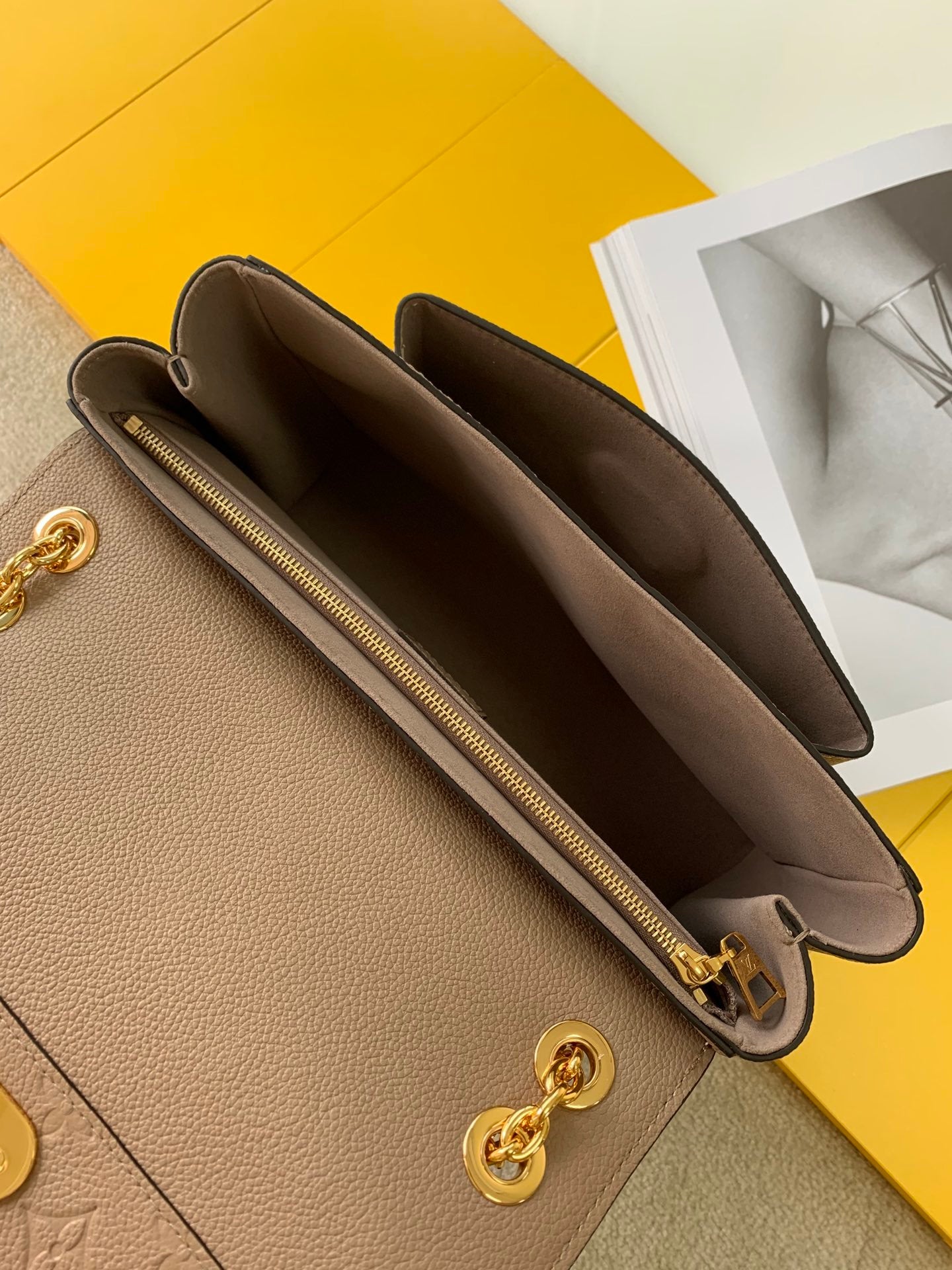 [TOP] Louis Vuitton LV Vavin 25.0 x 17.0 x 9.5 cm - Taupe