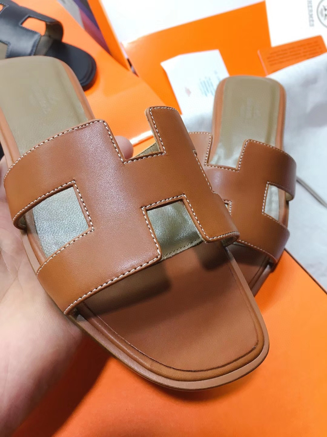 [TOP] HERMES Oran Smooth Leather Slides - Black/White/Brown