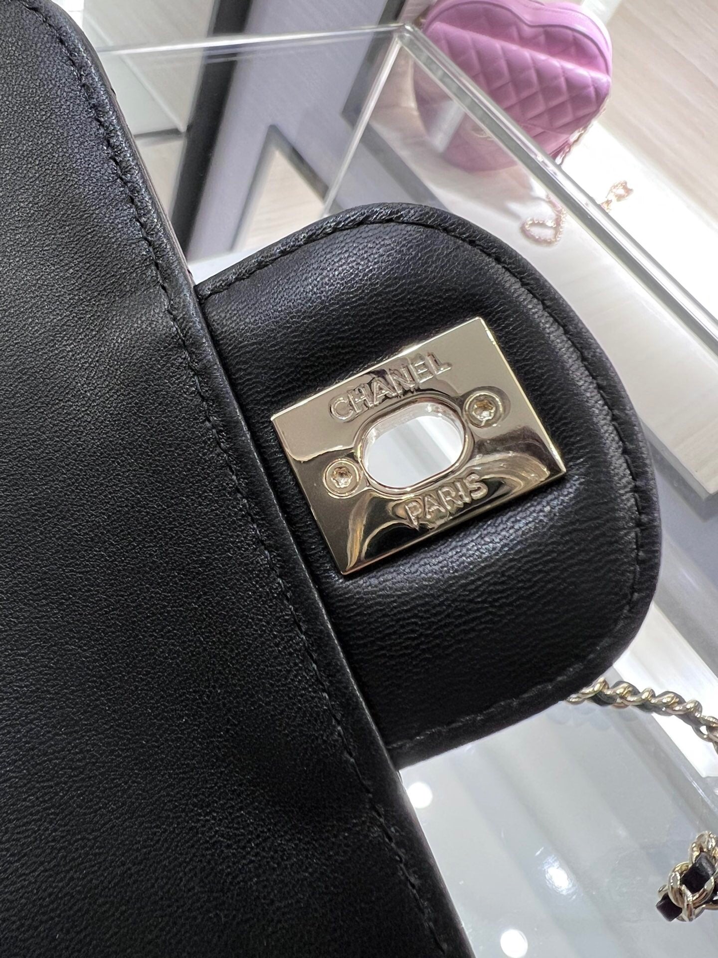 [TOP] CHANEL Heart Bag Large 16.5x18x6.5cm - Black & GHW