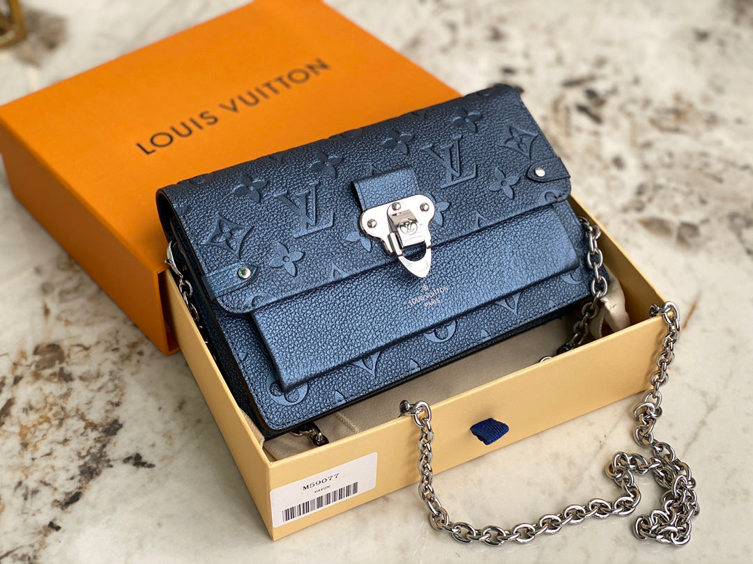 [TOP] Louis Vuitton LV L*V Vavin WOC Empreinte 19 x 12.5 x 4 cm - Pearly Blue