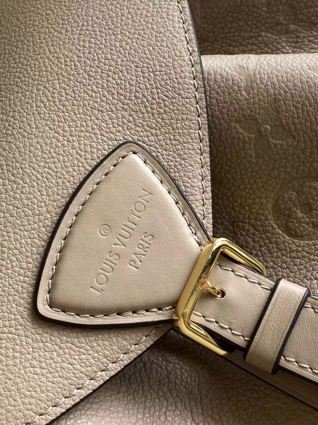 [TOP] Louis Vuitton LV Montsouris Backpack Empreinte 27.5x33x14cm - Turtle Dove