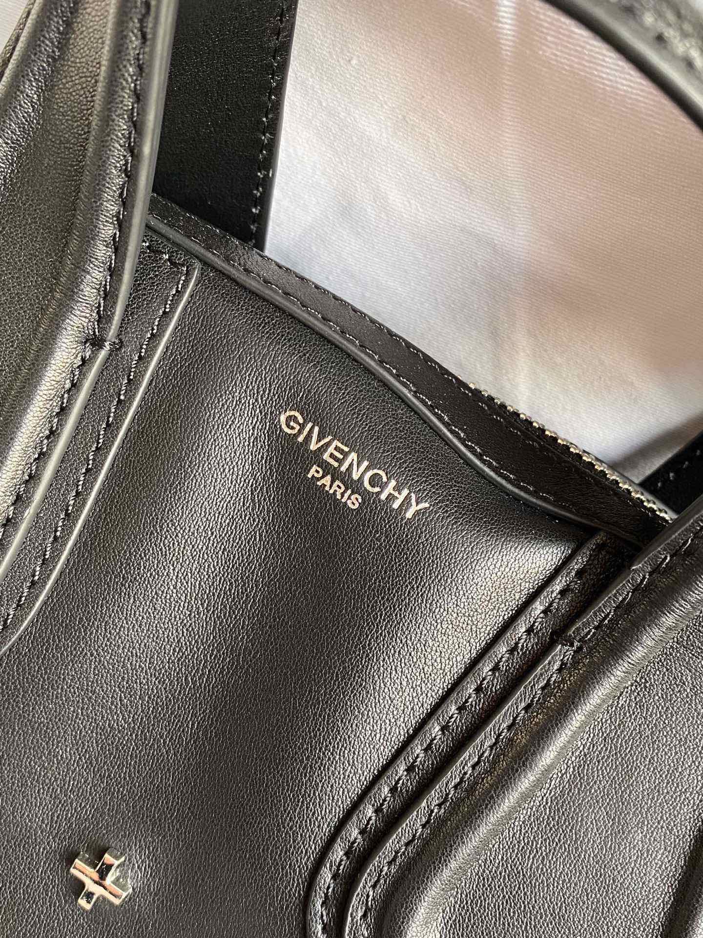 [Top] GIVENCHY Nightingale Rivet Handbag 28cm - Black