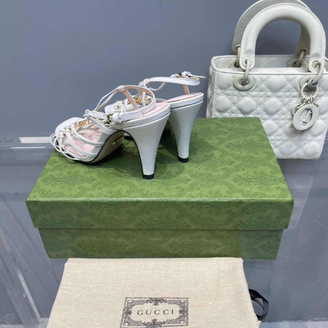 [TOP] GUCCI Lsa Diamond Sandals  - White