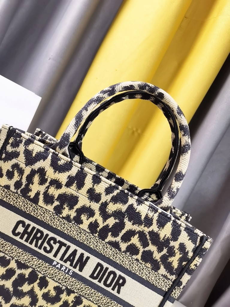 [TOP] Christian Dior SMALL Christian Dior BOOK TOTE Beige Multicolor Mizza Embroiderye 26.5X24X17cm