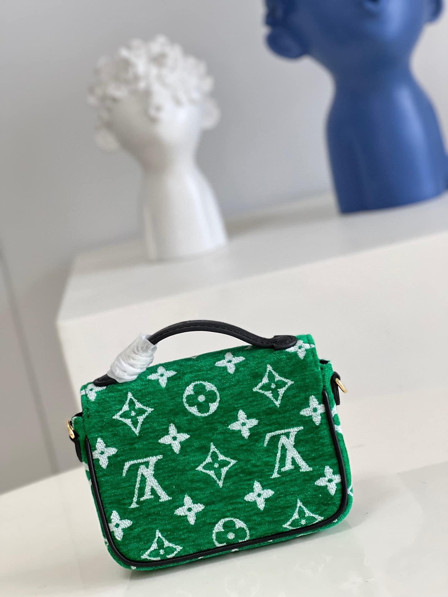 [TOP] Louis Vuitton LV Micro Velvet Metis  14x11x3.5cm - Green