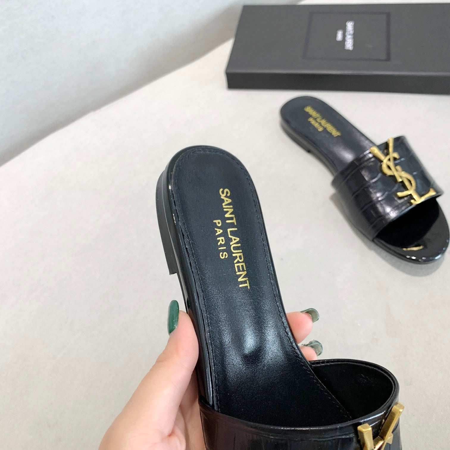 [TOP] Yves Saint Laurent YSL Monogram Croc Slide - Black