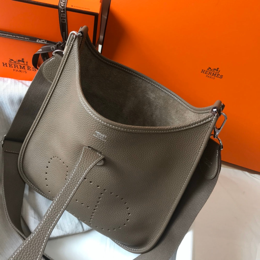 [TOP] HERMES Evelyne Togo Leather 28cm - Etoupe