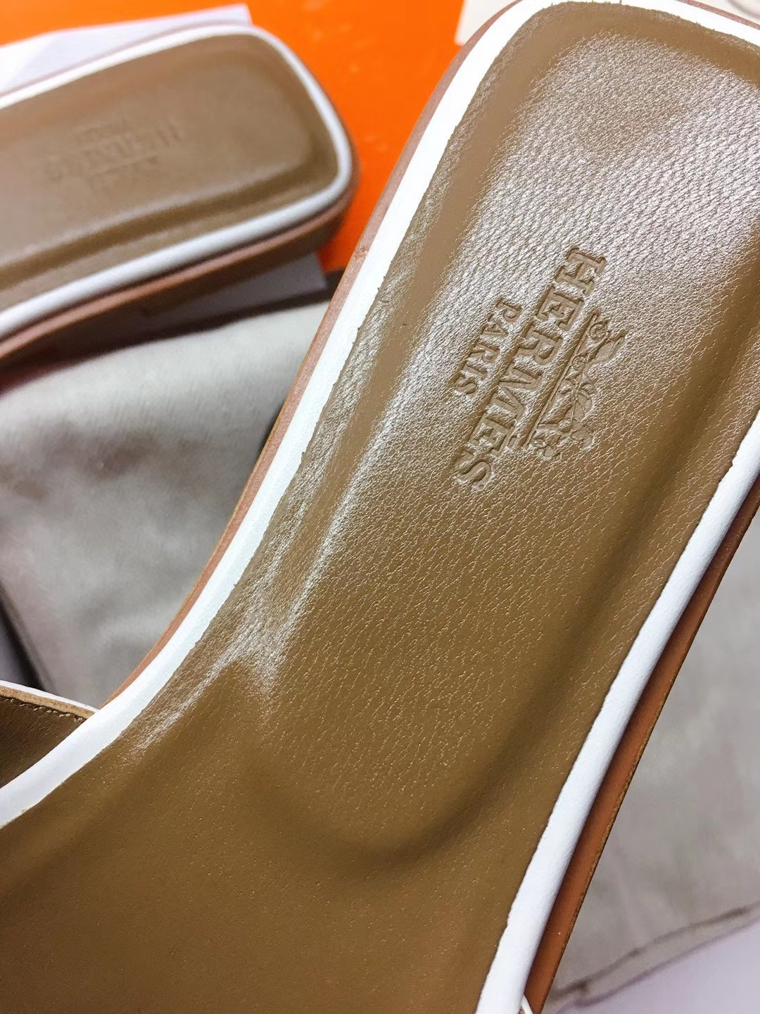 [TOP] HERMES Oran Smooth Leather Slides - Black/White/Brown