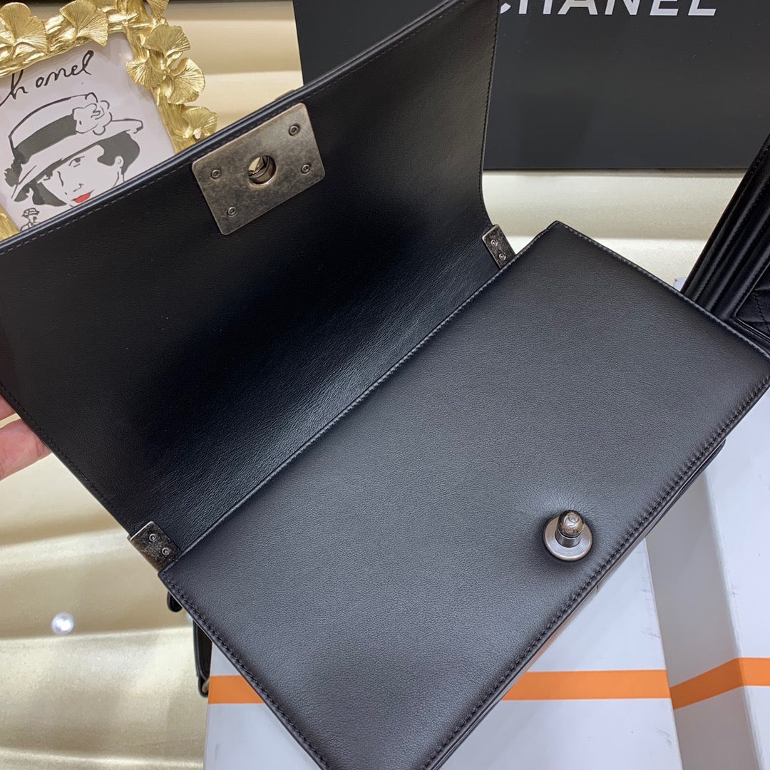 [TOP] CHANEL Le Boy Bag Smooth Leather  Medium 25cm  - Black & Ruthenium Hardware