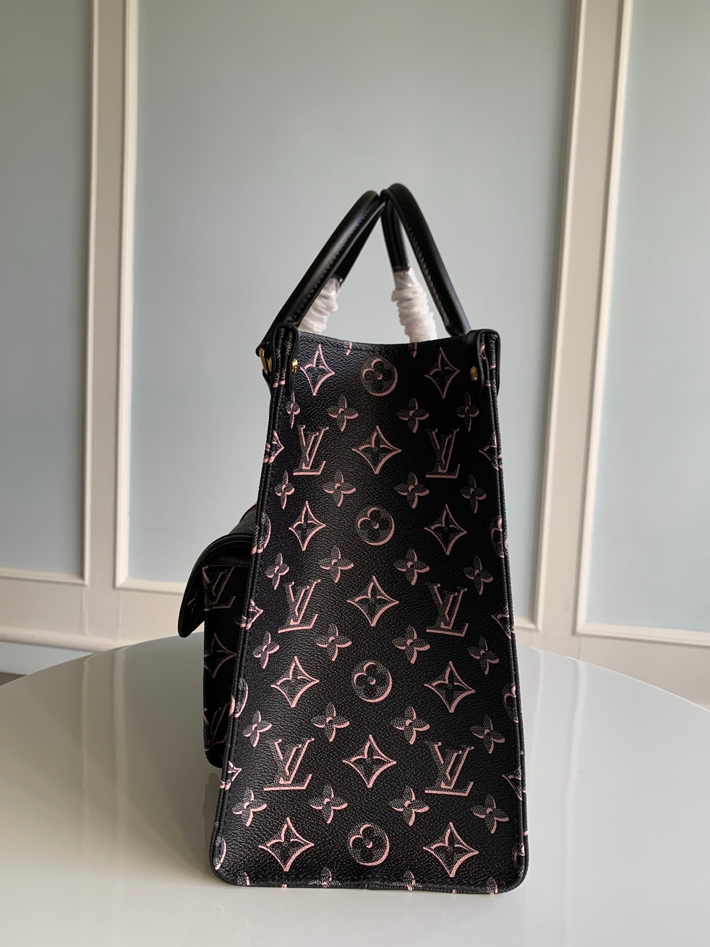 [TOP] Louis Vuitton LV On The Go MM Fall For You Monogram Tote 35x27x14cm - Black