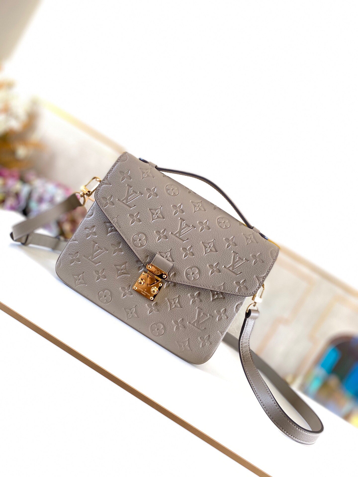 [TOP] Louis Vuitton LV £V Empreinte Pochette Metis 25X19X7cm - Taupe
