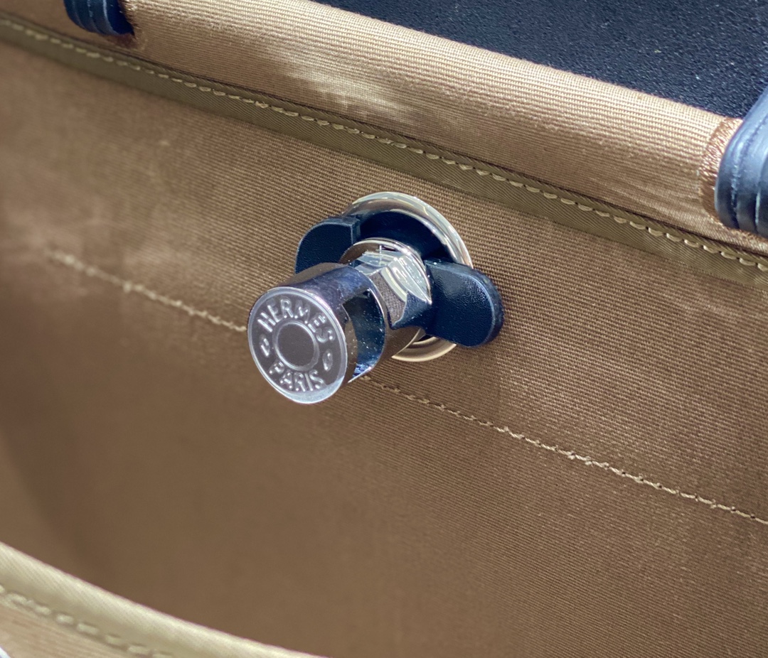 [TOP] HERMES Herbag Zip Handbag 31cm