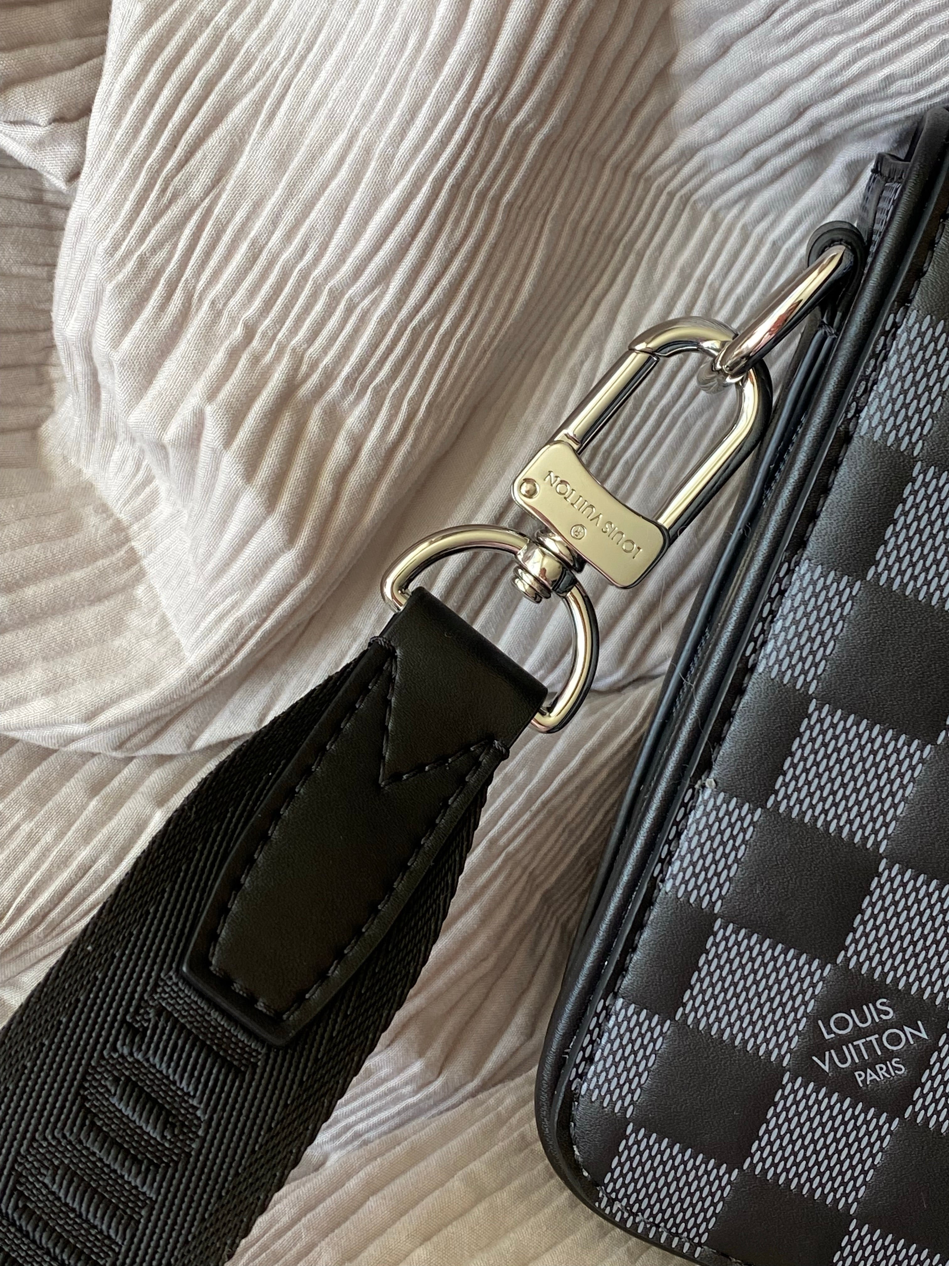 [TOP] Louis Vuitton LV  Messenger Bag 24 x 14 x 5 cm- Black