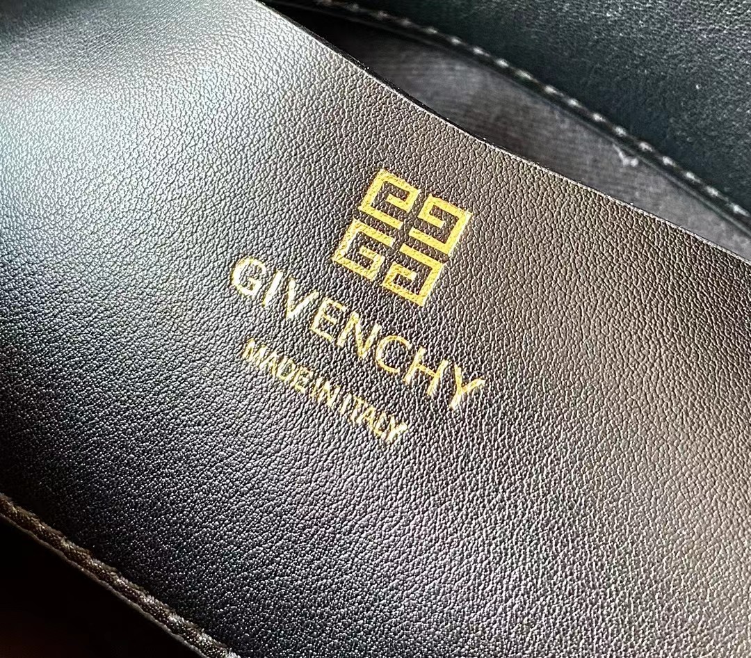 [Top] GIVENCHY 4G Soft Lambskin Bag 25*15*6 - Black