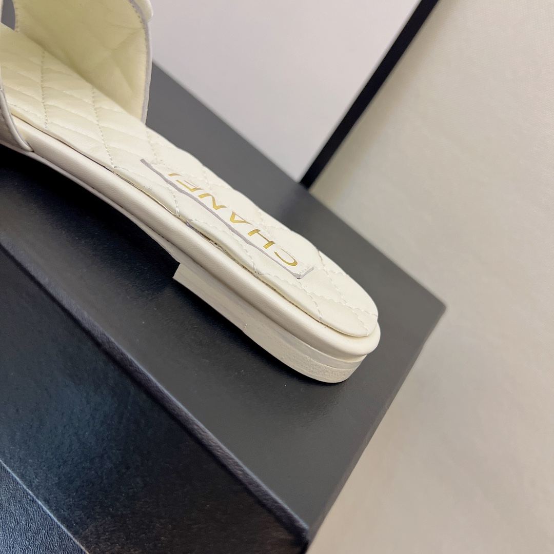 [TOP] CHANEL Sheepskin Lozenge Slippers - 4 Color