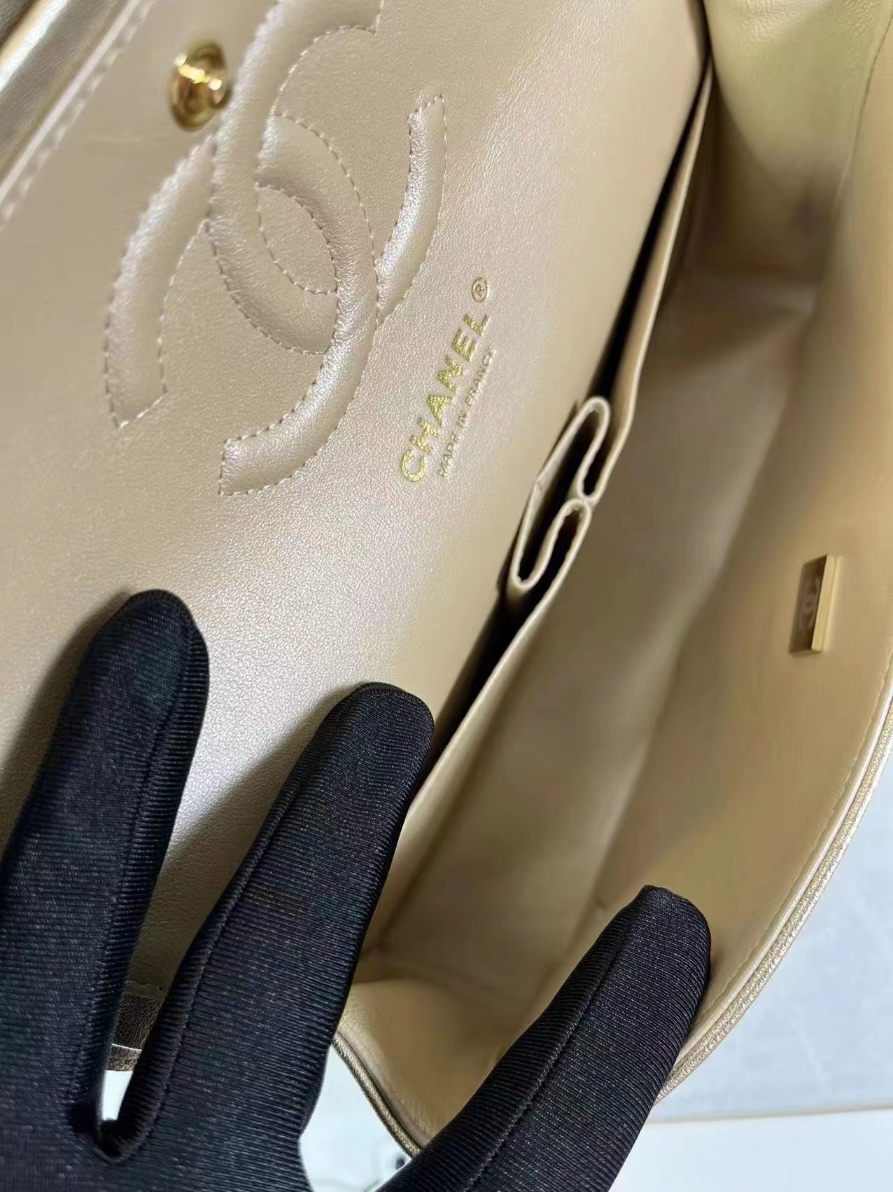 [TOP] CHANEL Classic Flap Bag Lambskin Medium 25.5cm – Gold & GHW