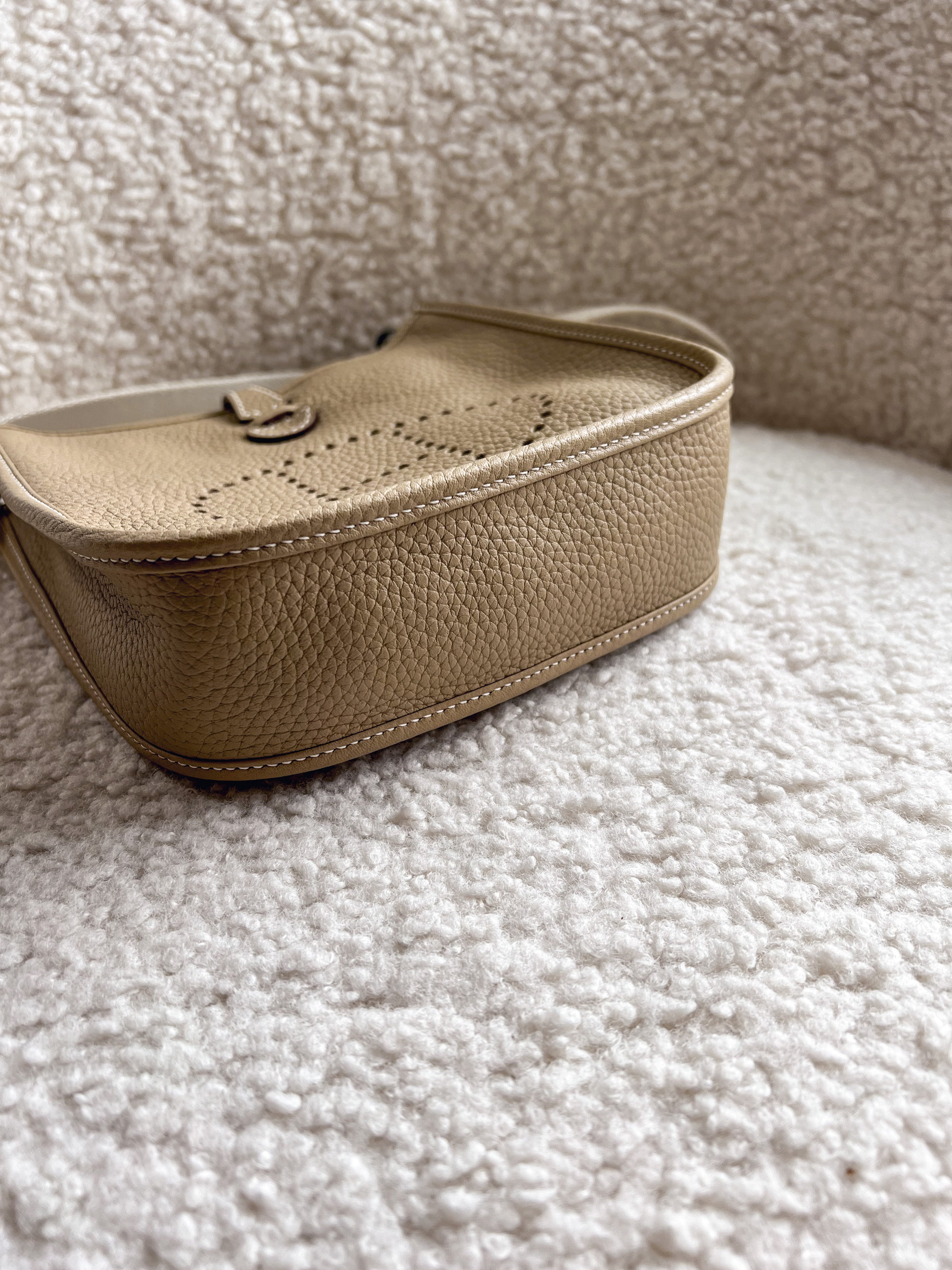 [TOP] HERMES Mini Evelyn Clemence Bag - Nata & PHW