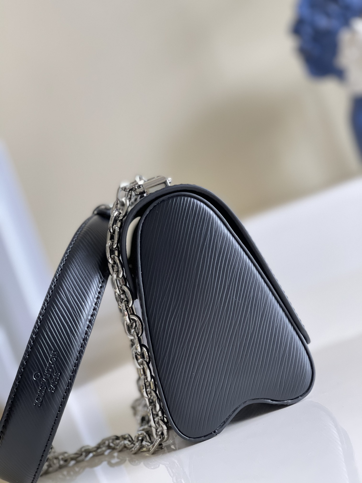 [TOP] Louis Vuitton LV Mini LV Epi Twist Bag 18x15x9cm- Black