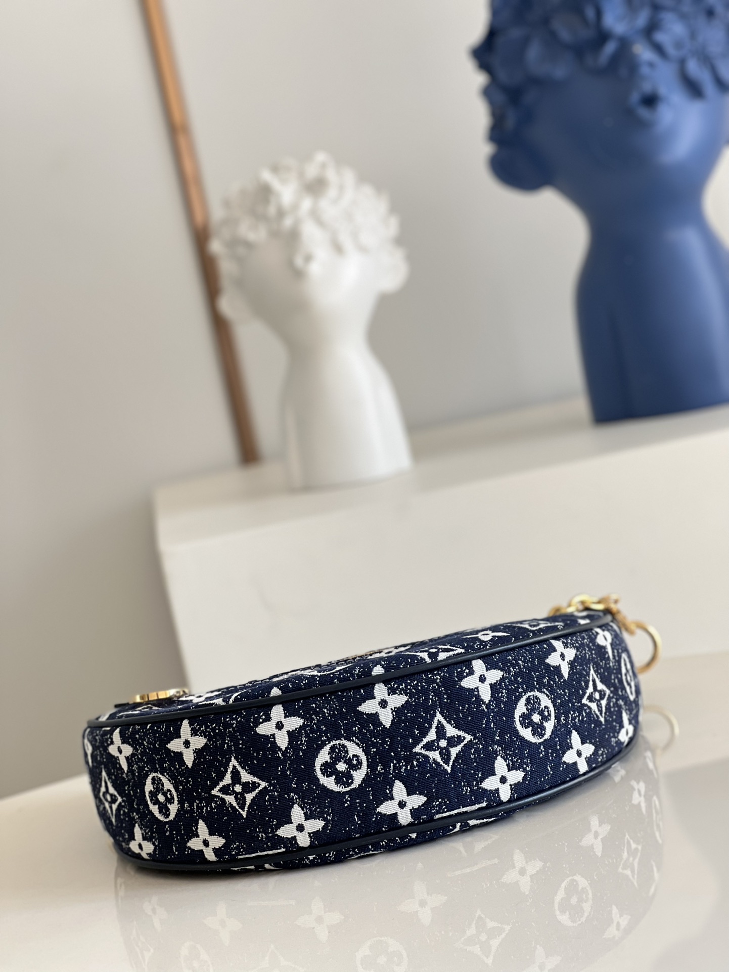 [TOP] Louis Vuitton LV Loop Monogram Bag  24 x 22 x 6 cm - Blue