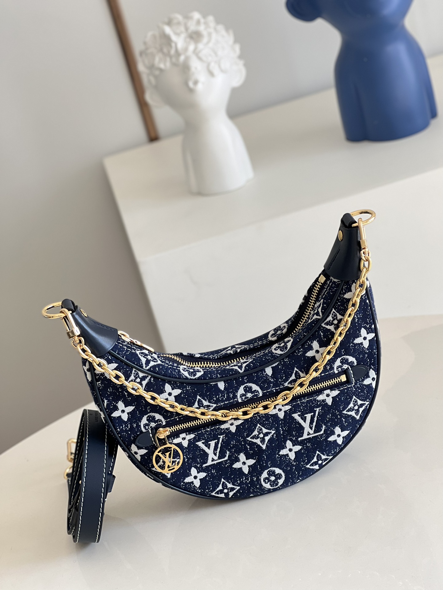 [TOP] Louis Vuitton LV Loop Monogram Bag  24 x 22 x 6 cm - Blue