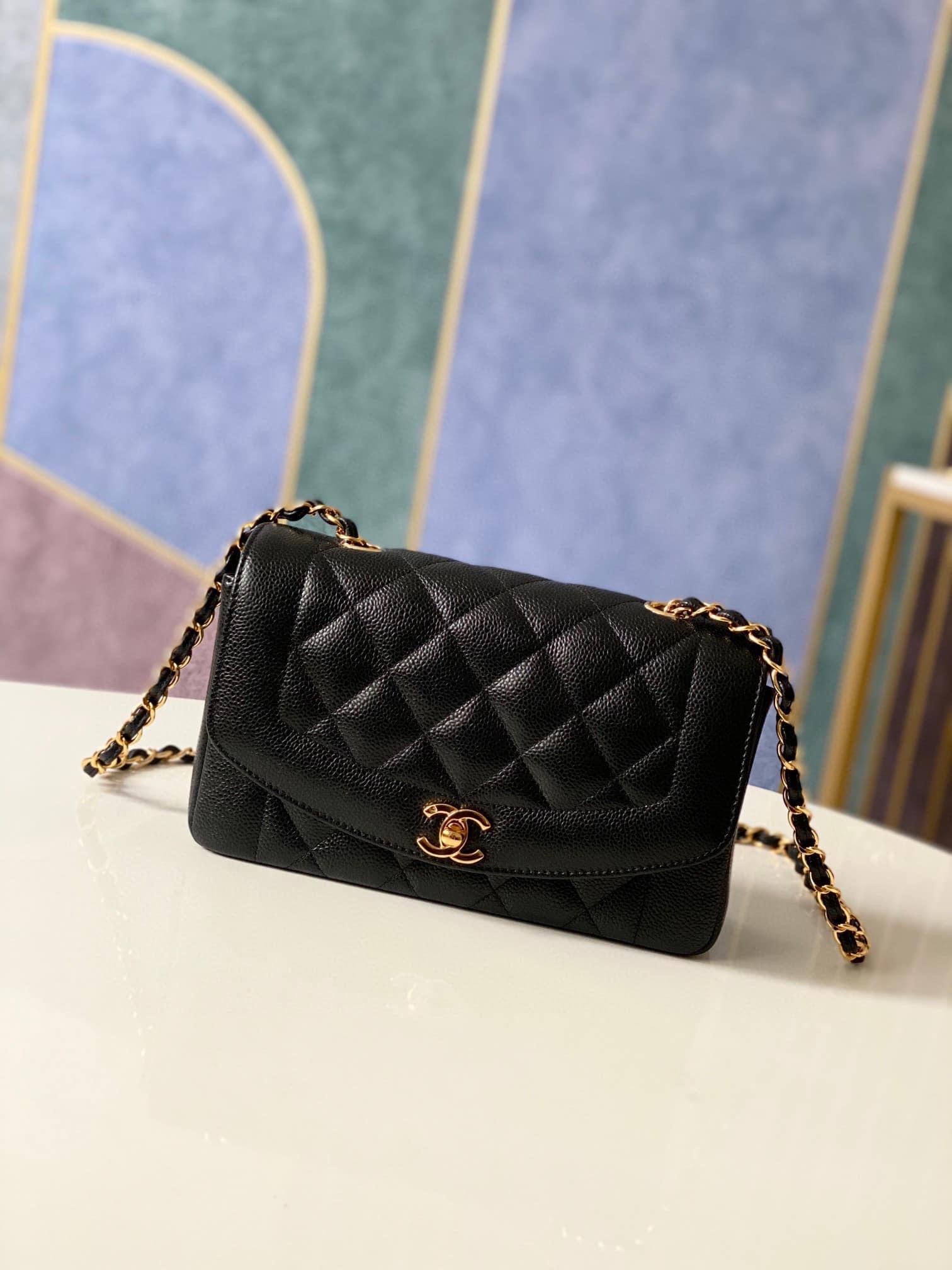 [TOP] CHANEL Diana Small Flap Bag - Black & GHW