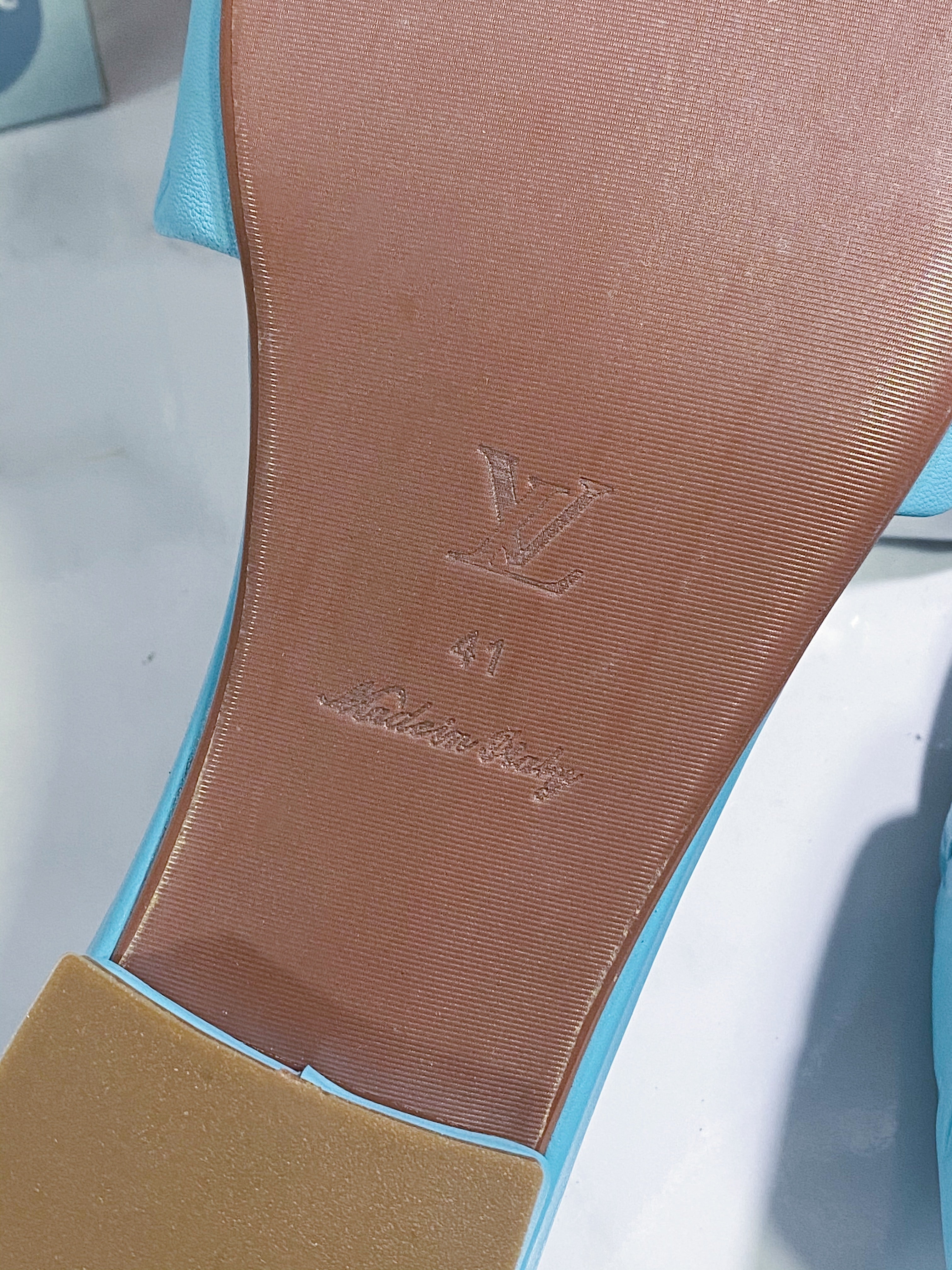 [TOP] Louis Vuitton LV L.V Empreinte Sandals - Blue