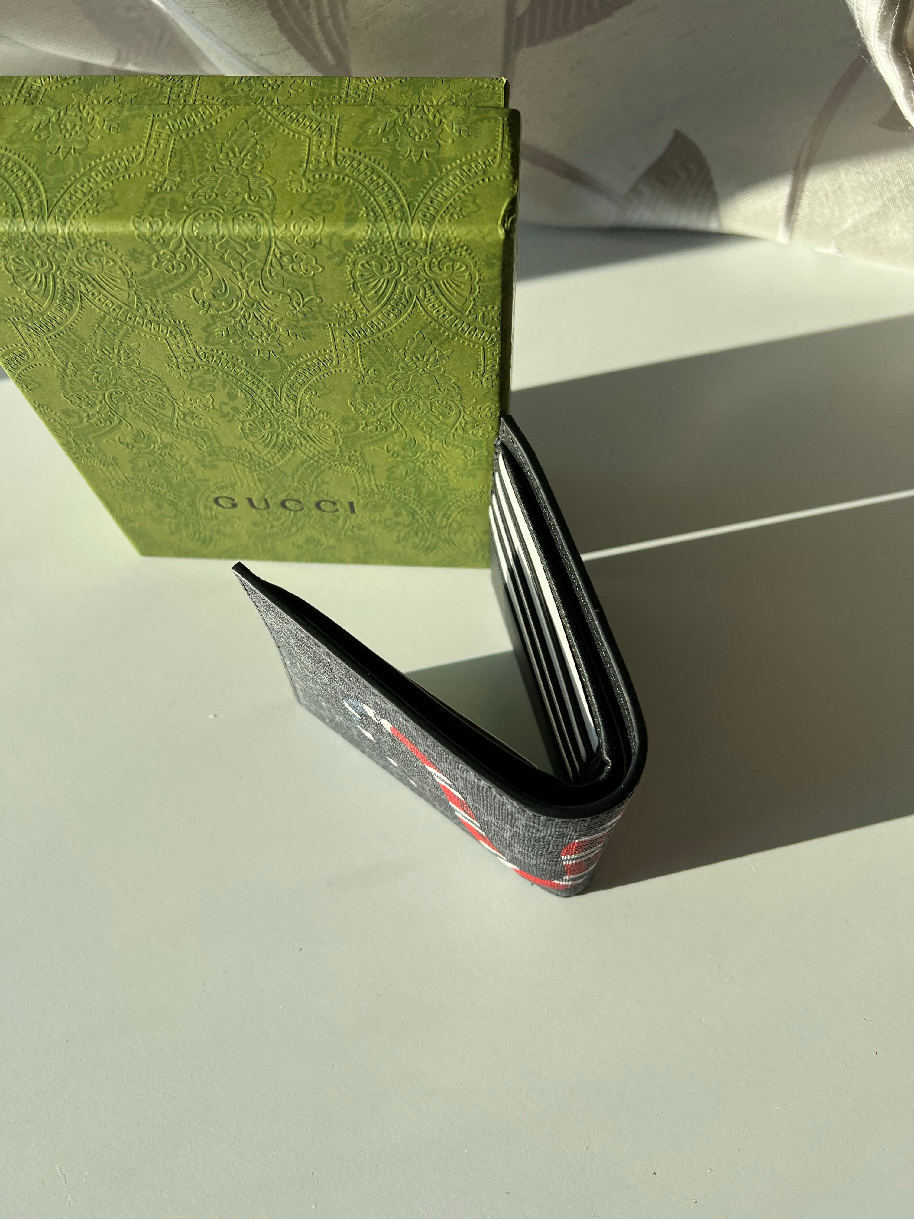 [TOP] GUCCI Snake Folding Wallet - Black