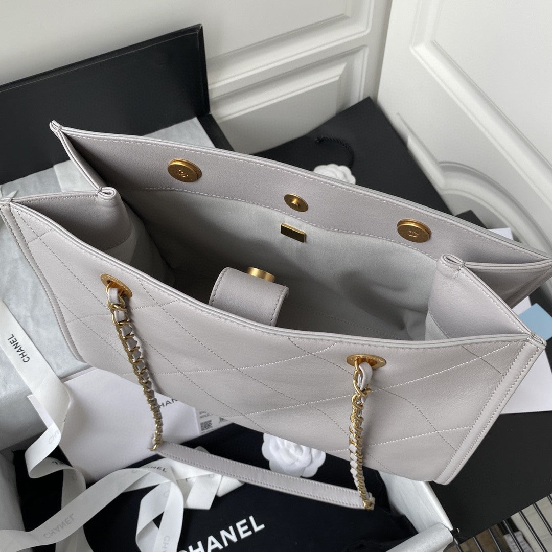 [TOP] CHANEL Matelasse Tote Calfskin  Small  - Grey