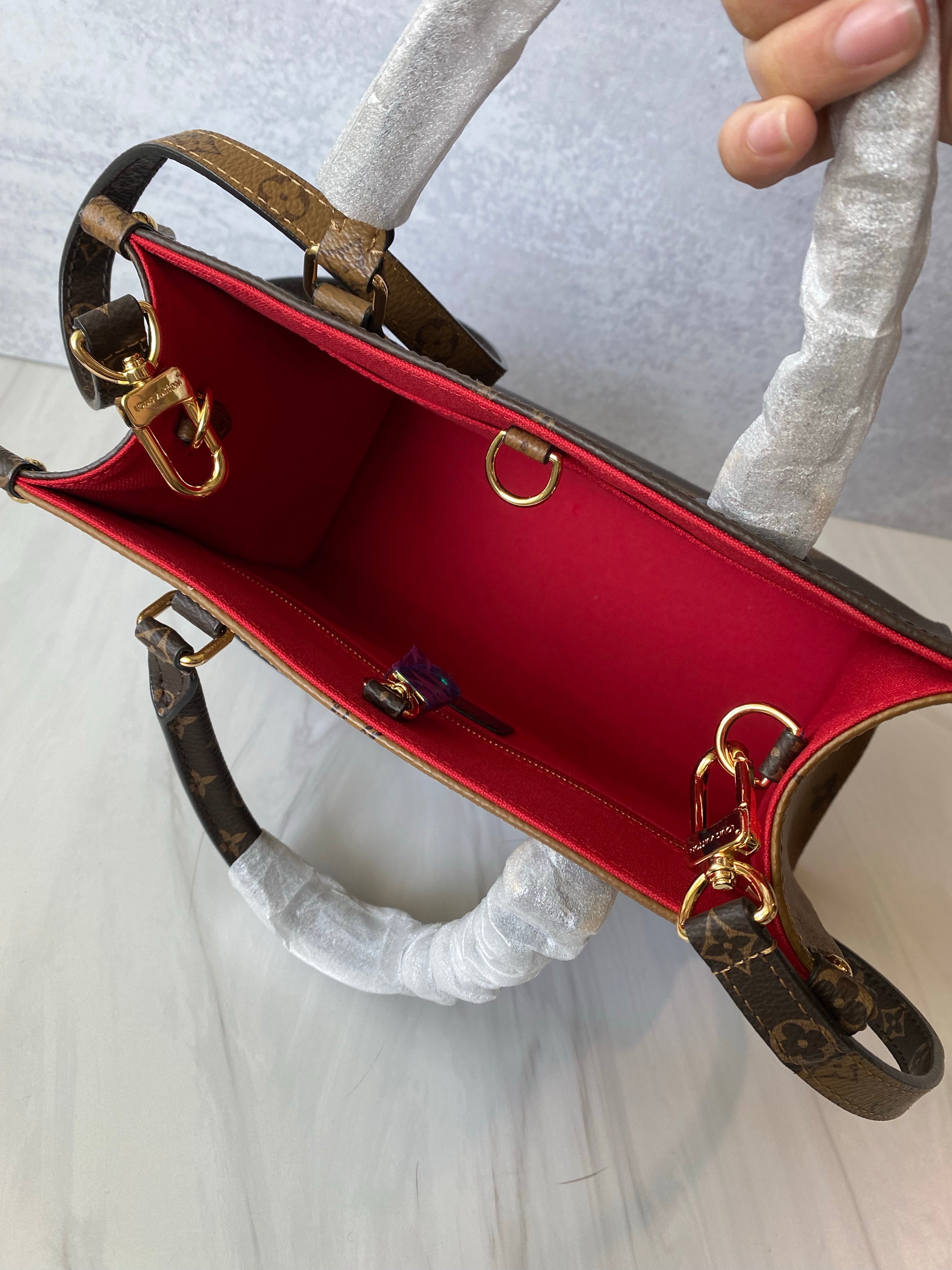 [TOP] Louis Vuitton LV £V Reverse Monogram On The Go PM 25X19X11.5cm-Brown